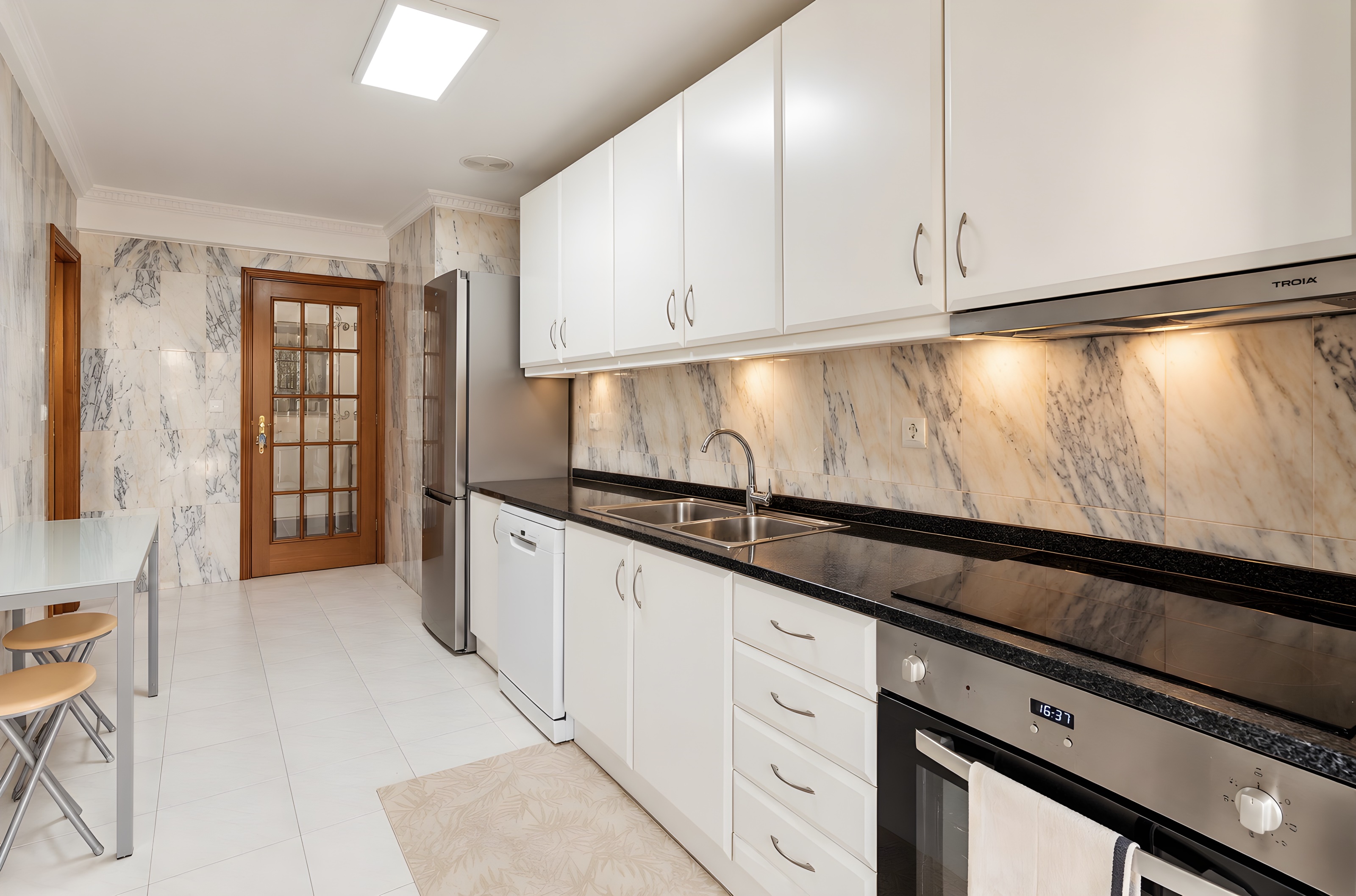 Apartamento T2+1 com suite e varanda no centro de Gaia — miniatura 15