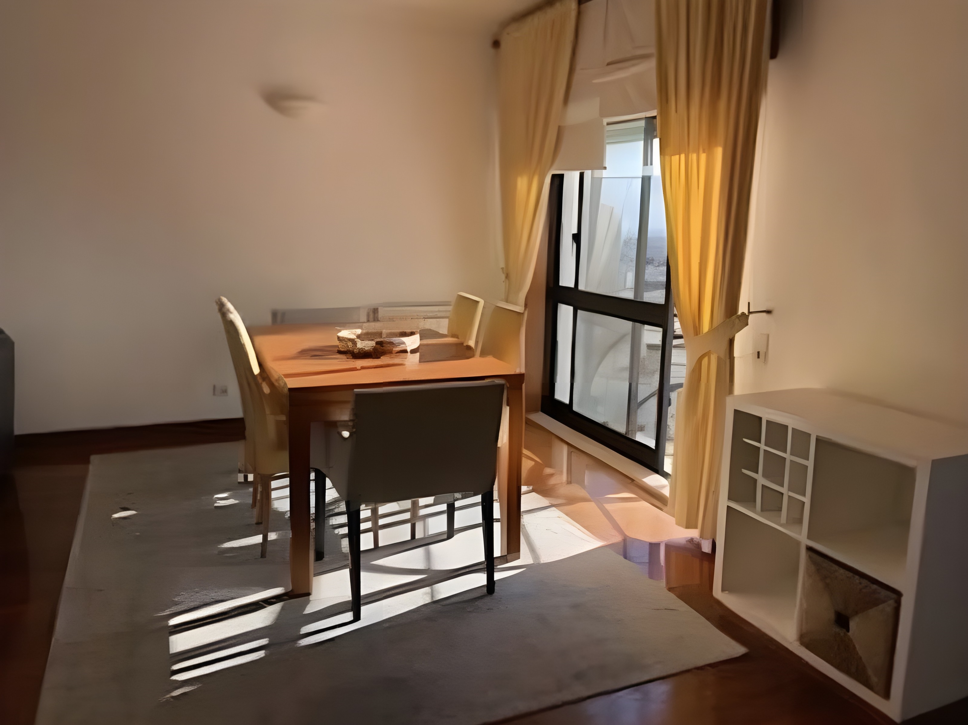 Apartamento T3 em condomínio privado junto ao metro de Carolina Michaelis — miniatura 4