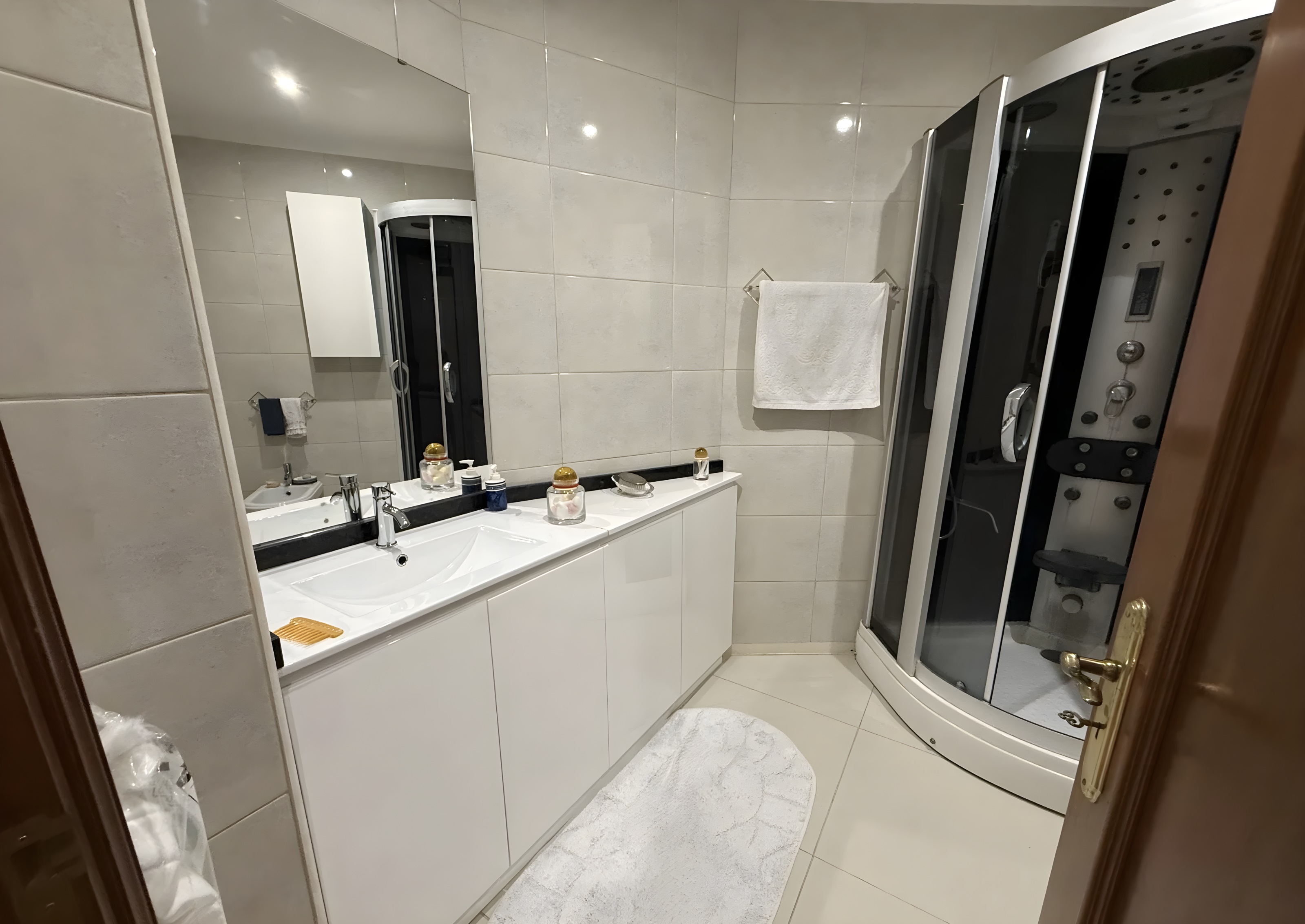 Apartamento T2 renovado na Madalena com garagem e arrumos — miniatura 18