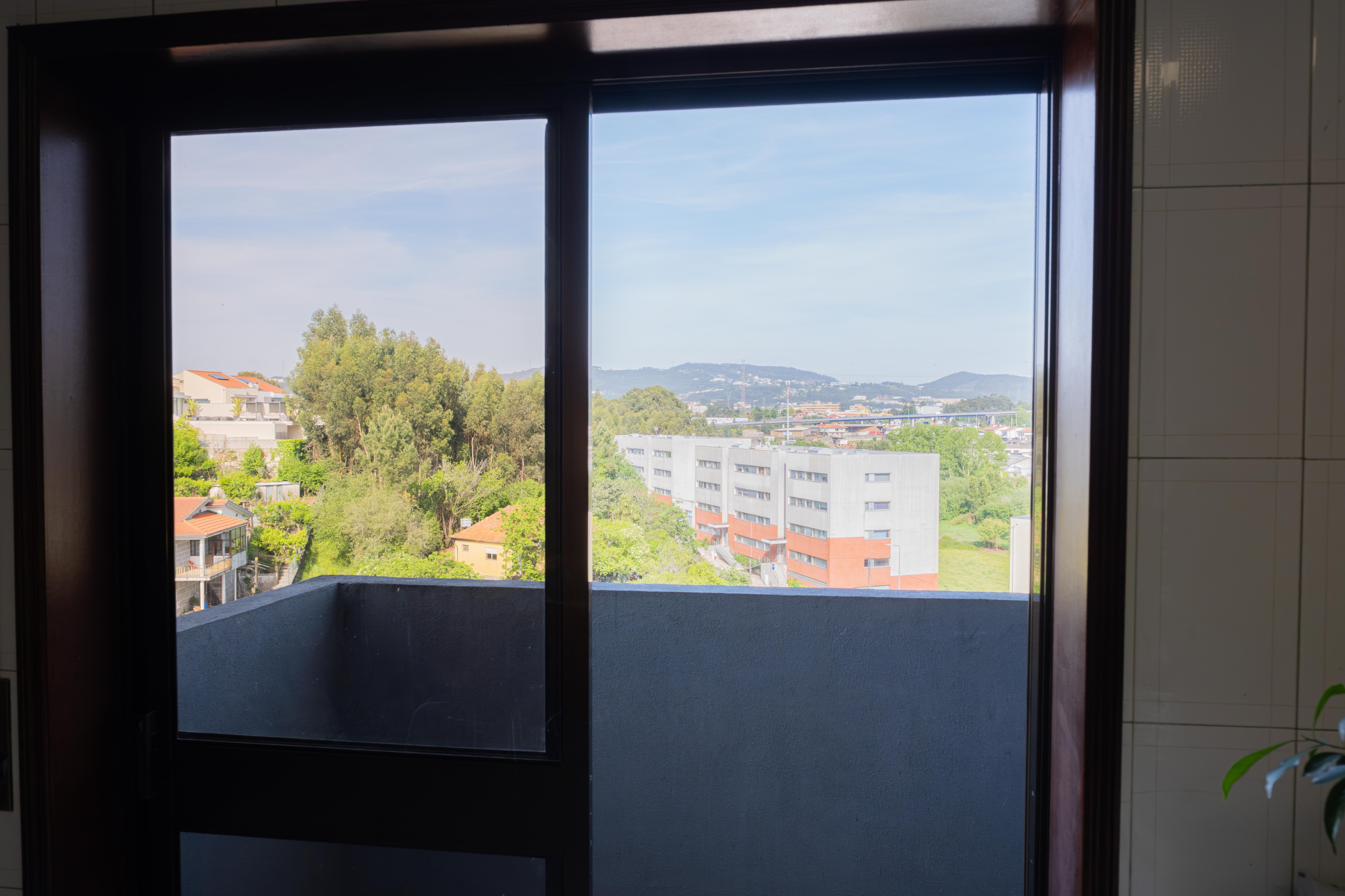 Moradia T3 com 3 pisos, jardim, terraço e churrasqueira em Campo — miniatura 8