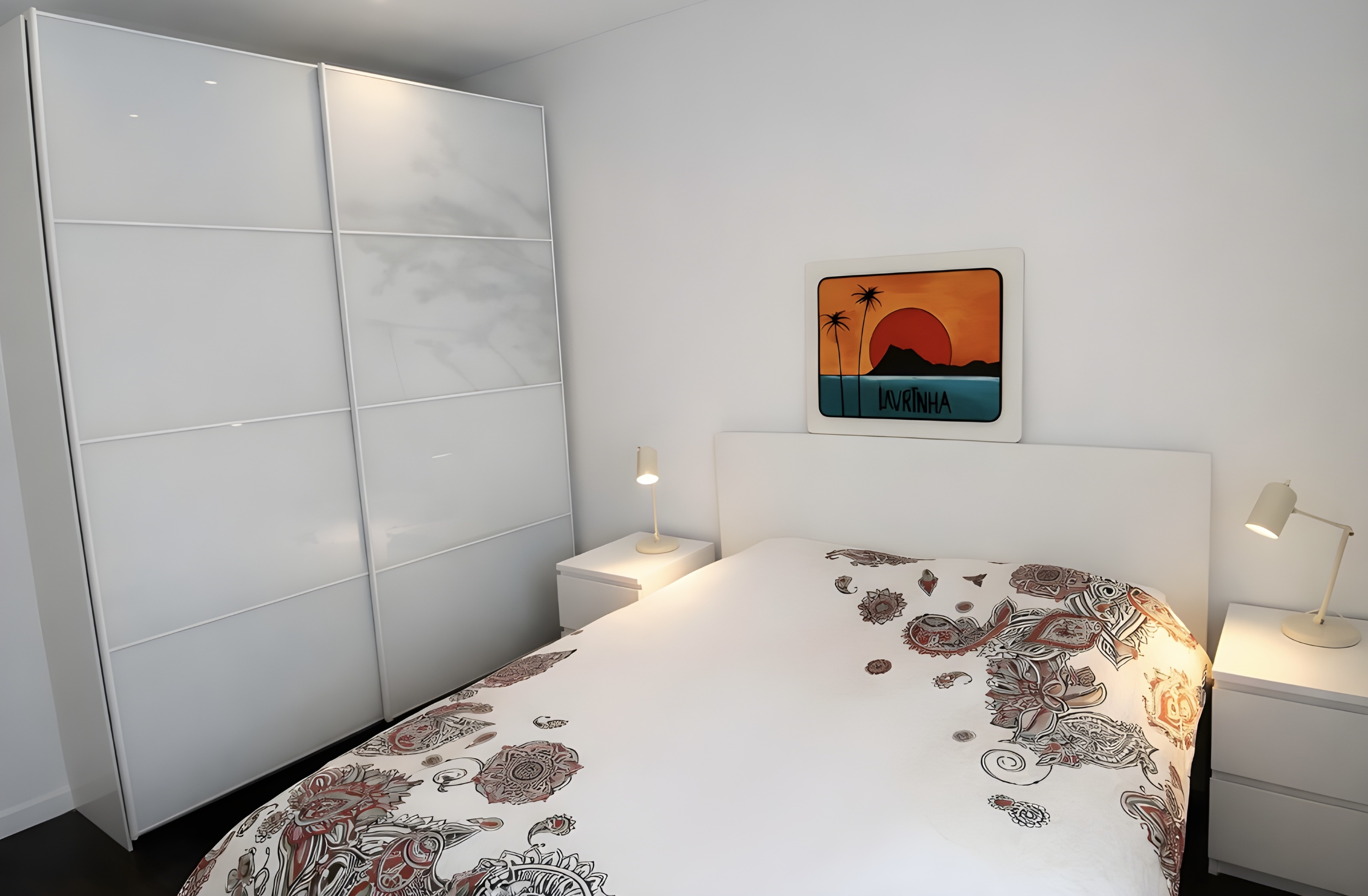 T2 remodelado e mobilado na primeira linha Mar em Angeiras — miniatura 8
