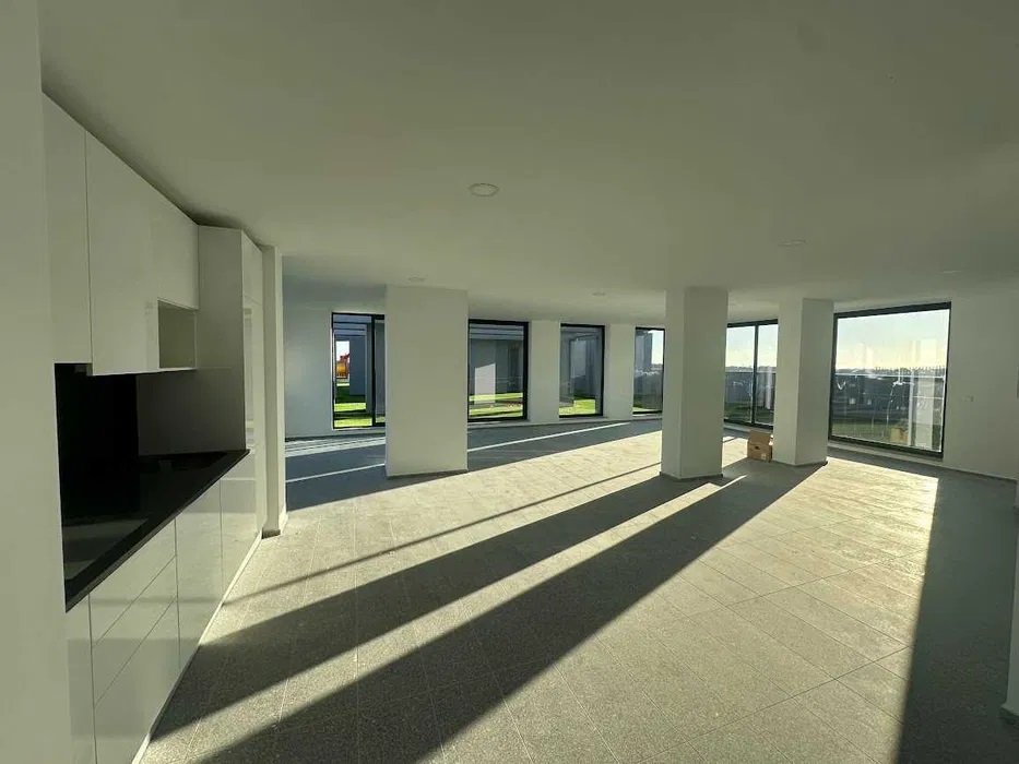 Apartamento T4 de luxo mobilado e equipado com piscina aquecida — miniatura 9