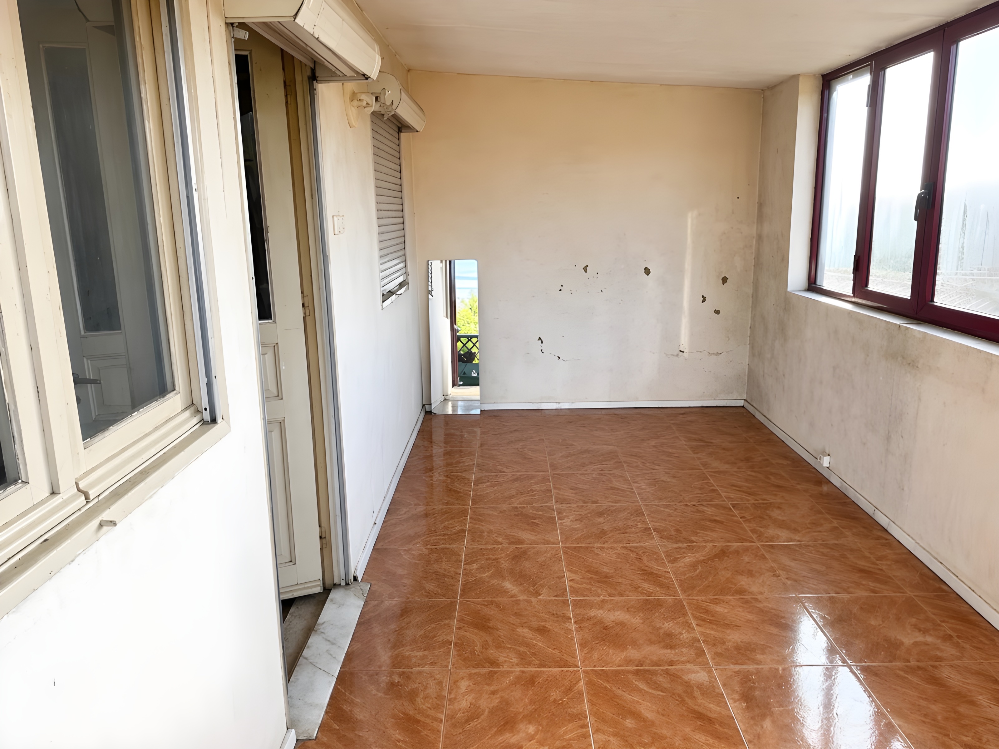 Moradia T3 para reabilitar em Perosinho com jardim e garagem — miniatura 8