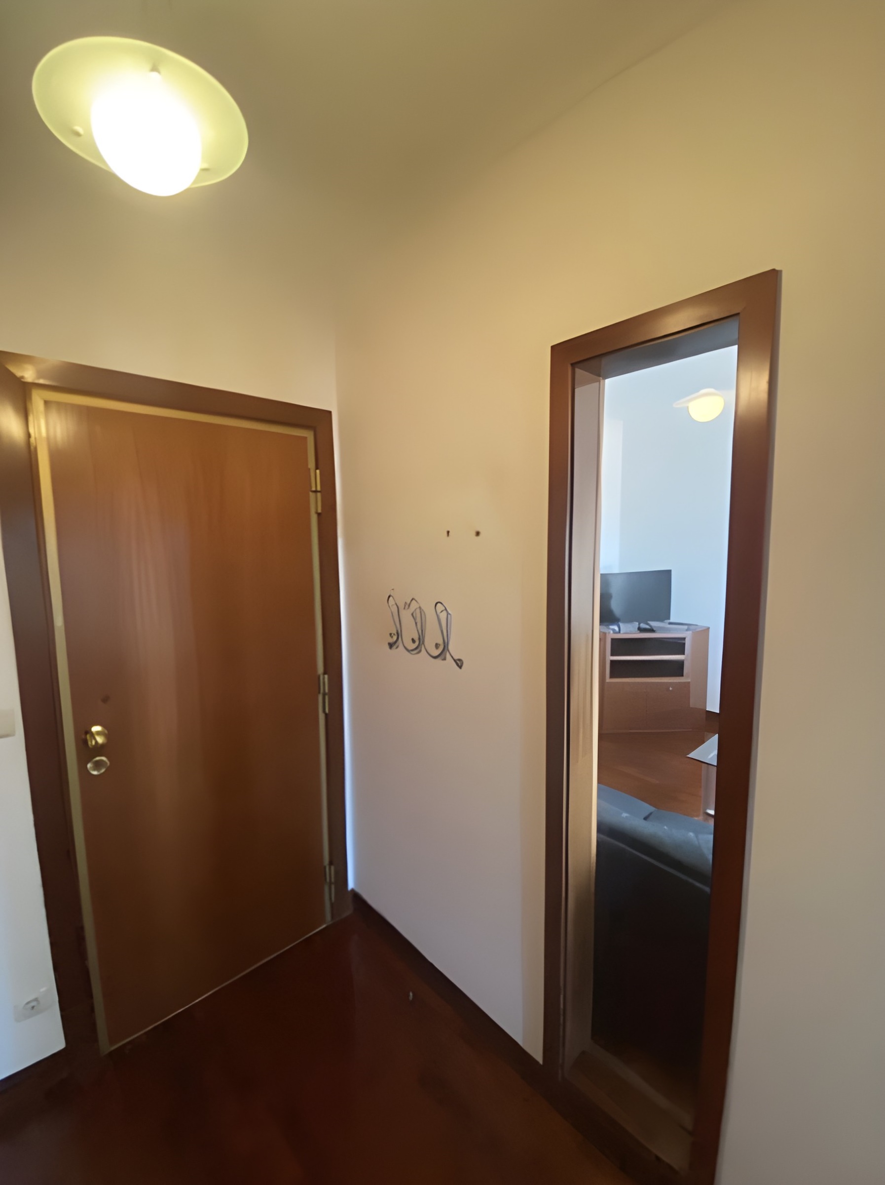 Apartamento T3 em condomínio privado junto ao metro de Carolina Michaelis — miniatura 3