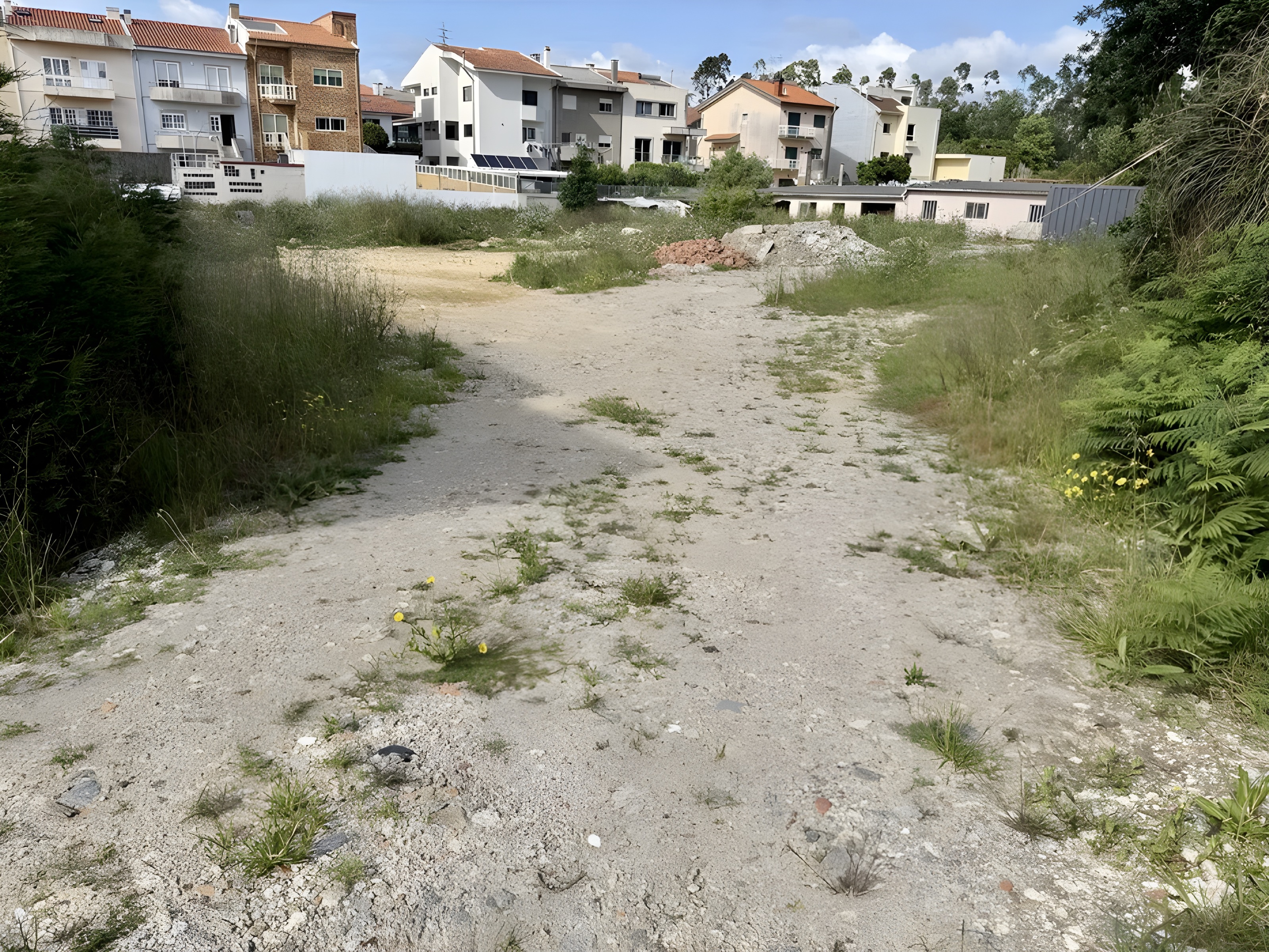 Armazém com terreno de apoio em Serzedo — miniatura 3