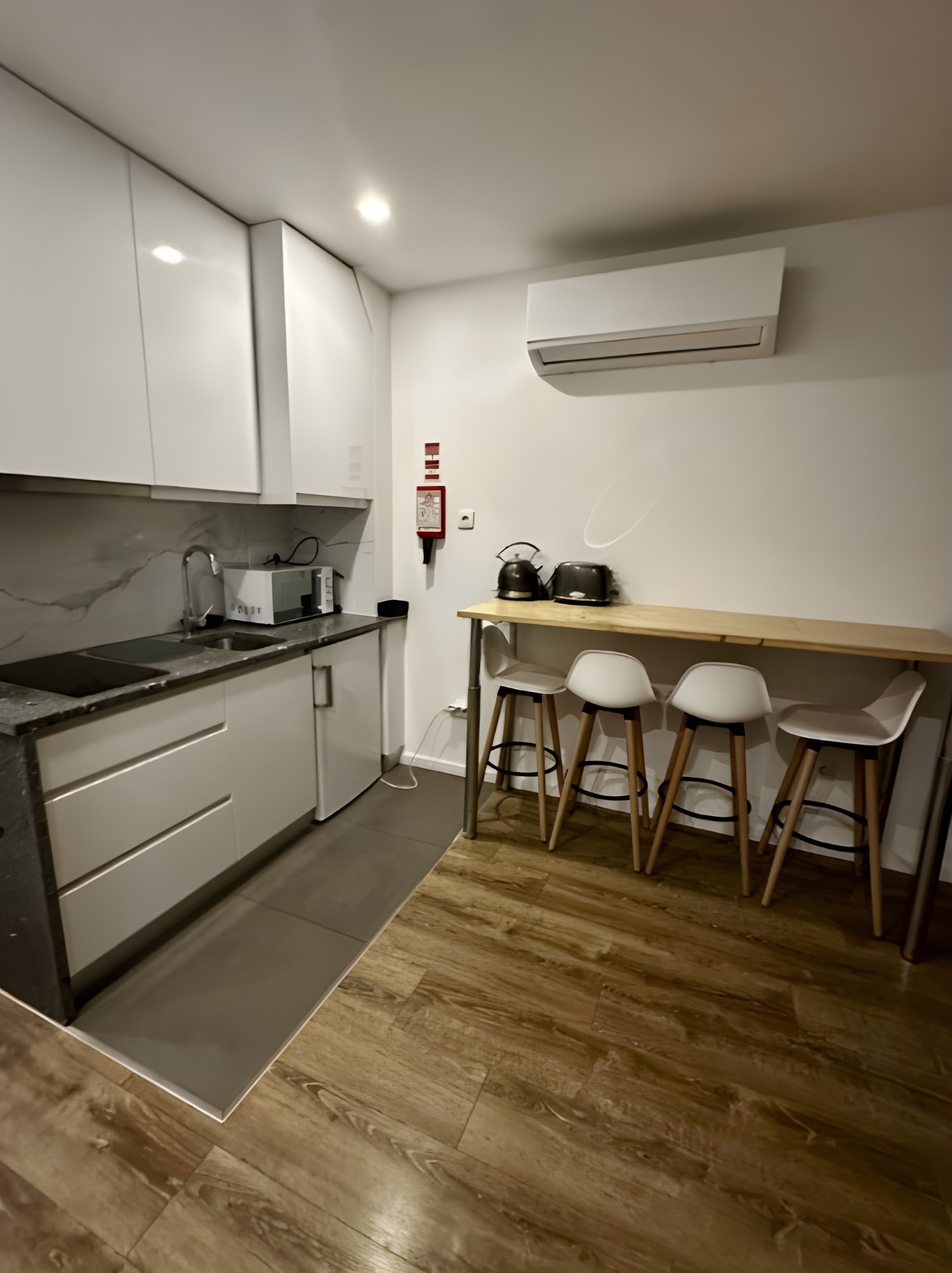 Apartamento T1 mobilado e equipado em zona central — miniatura 6