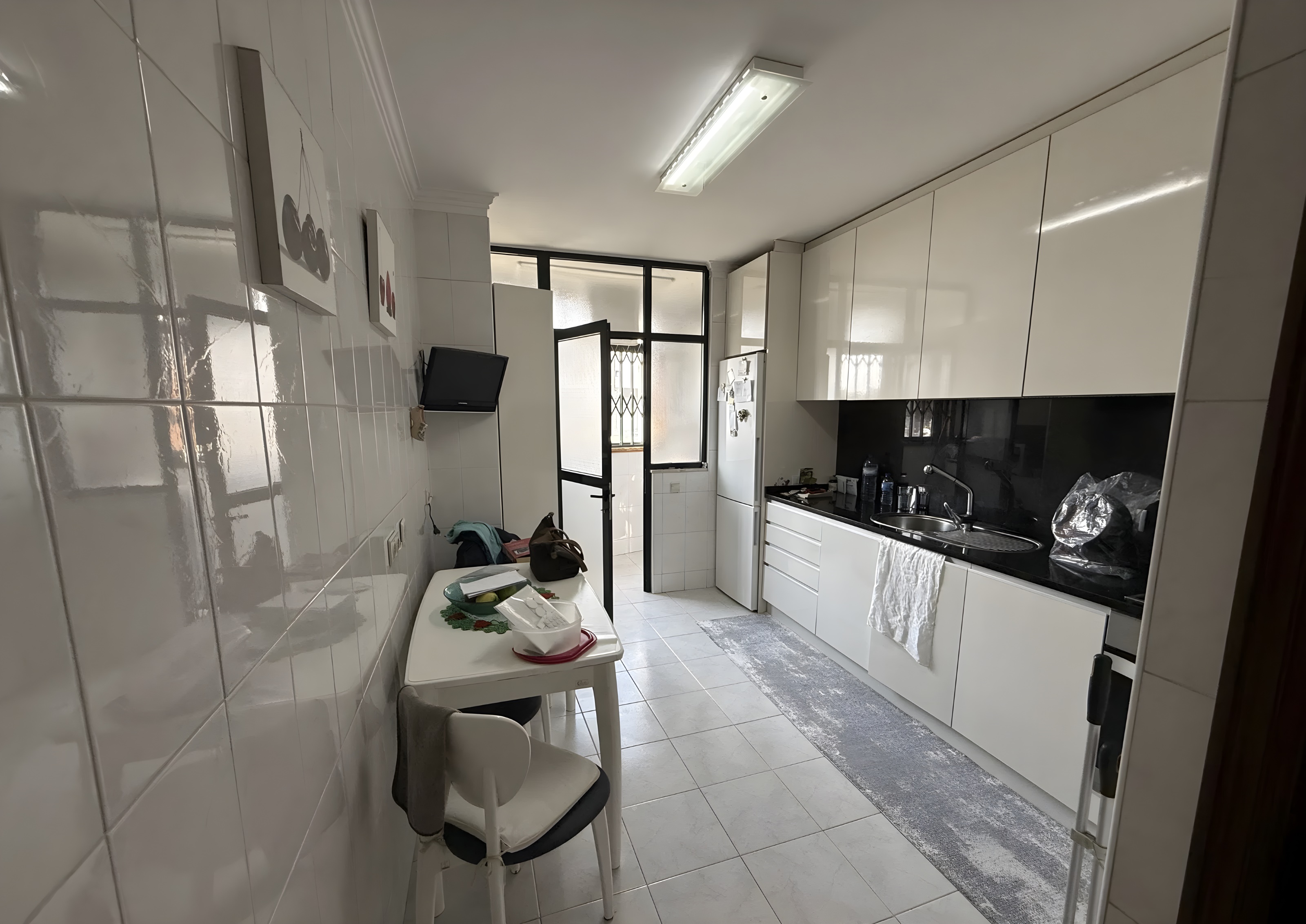 Apartamento T2 renovado na Madalena com garagem e arrumos — miniatura 12