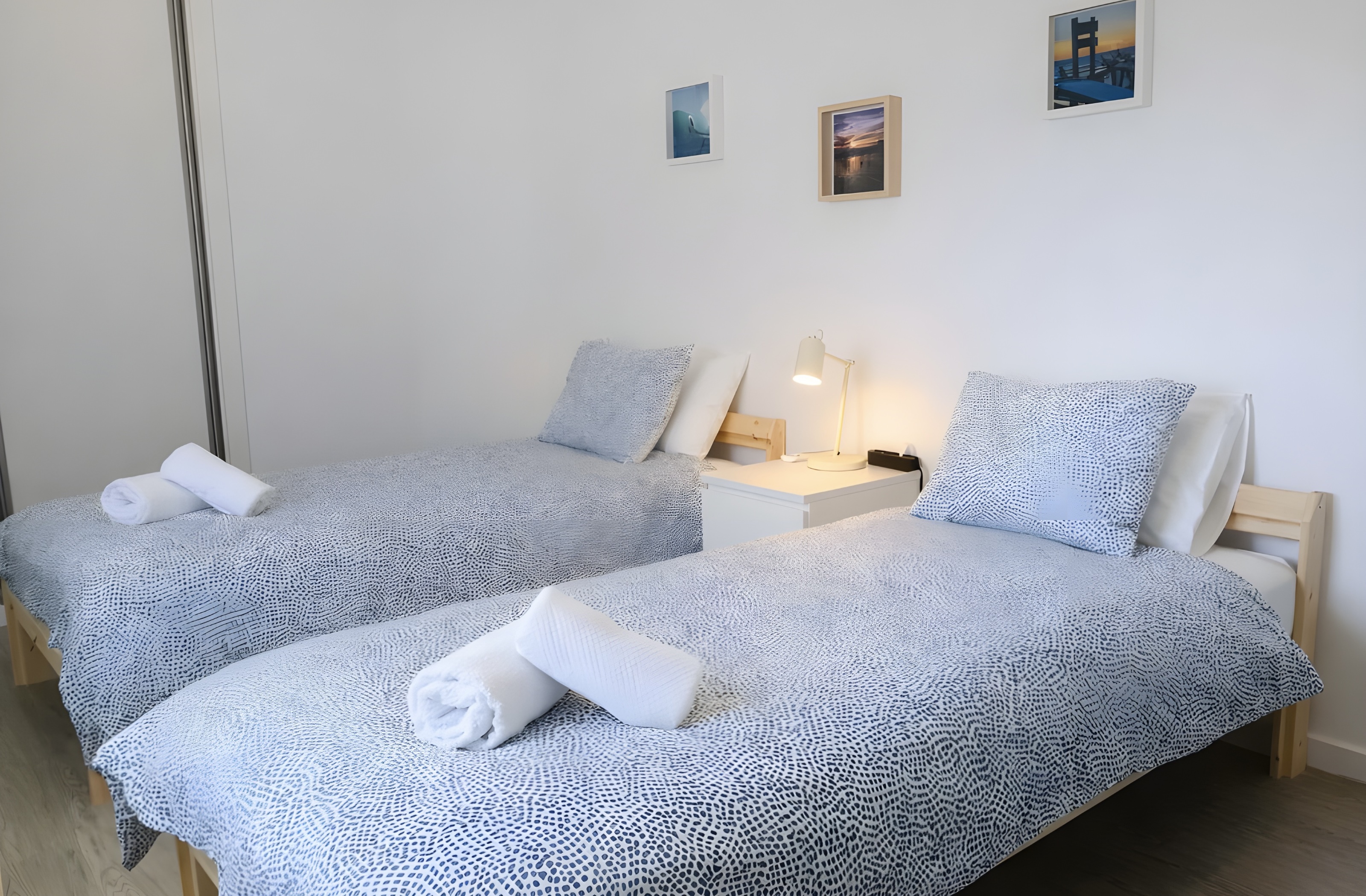 T2 remodelado e mobilado na primeira linha Mar em Angeiras — miniatura 10