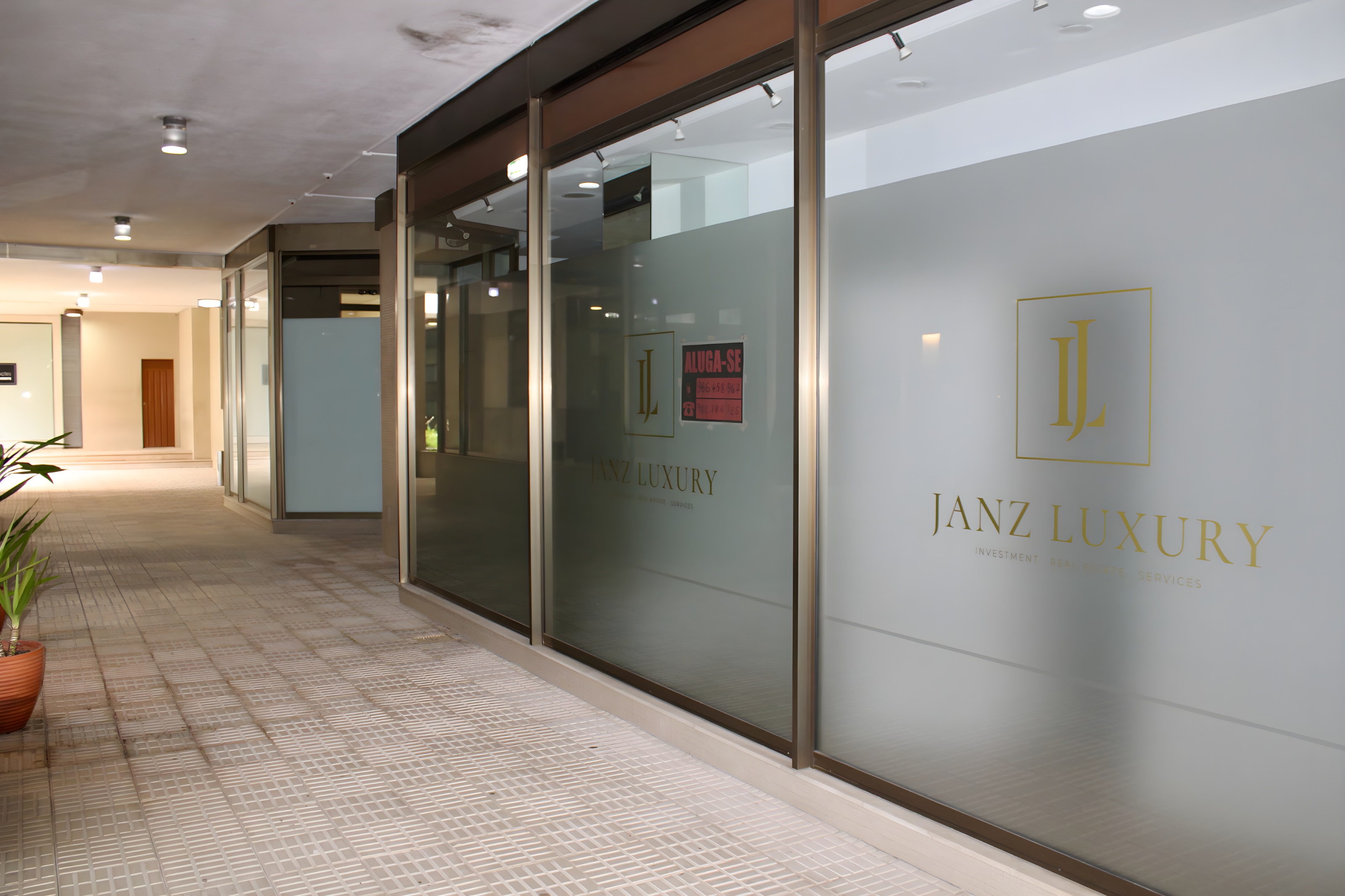 Loja com 60 m² na prestigiada zona da Boavista — miniatura 6