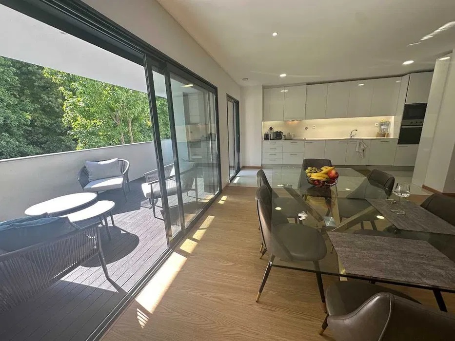 Apartamento T4 de luxo mobilado e equipado com piscina aquecida — miniatura 3