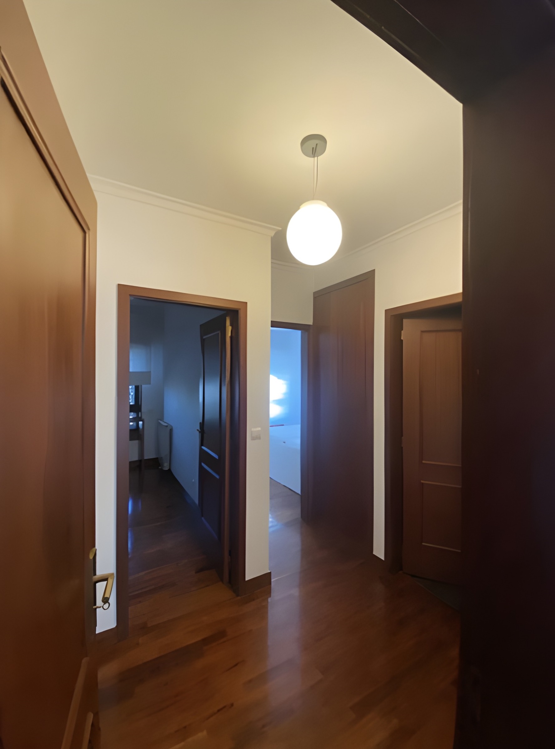 Apartamento T3 em condomínio privado junto ao metro de Carolina Michaelis — miniatura 8