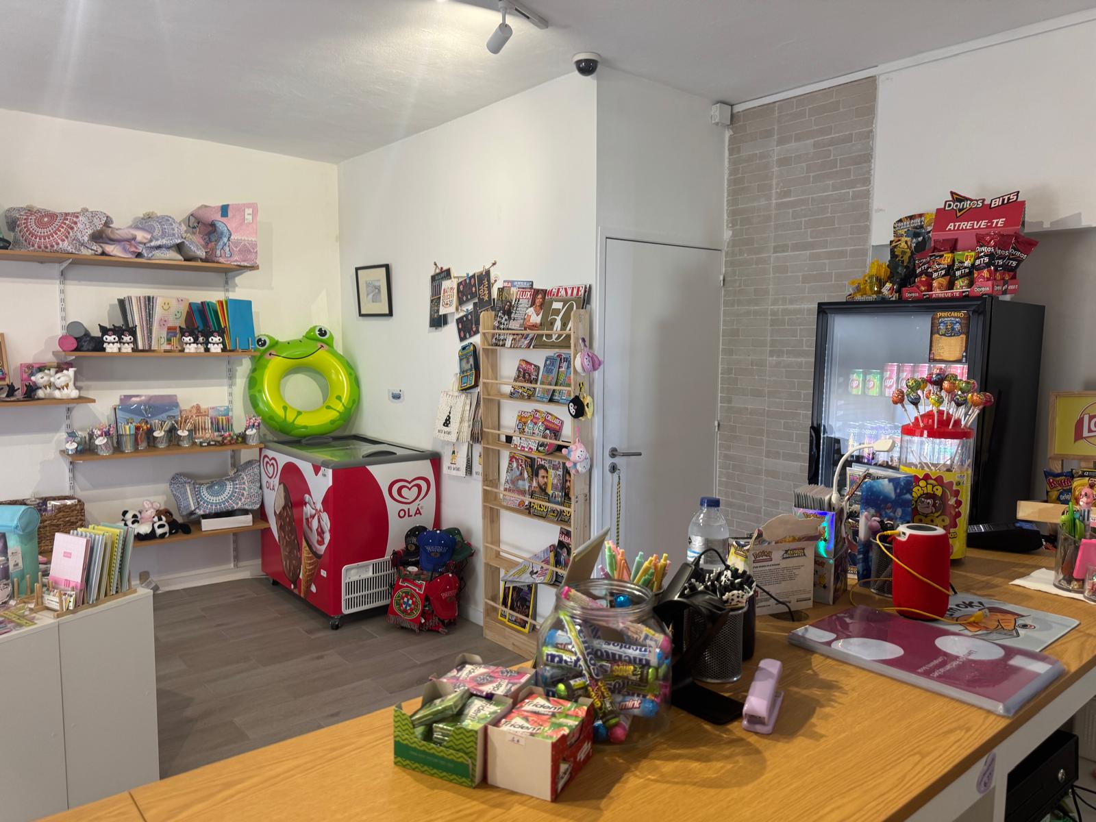 Loja de Tabaqueira e artigos Escoráres com excelente localização — miniatura 7