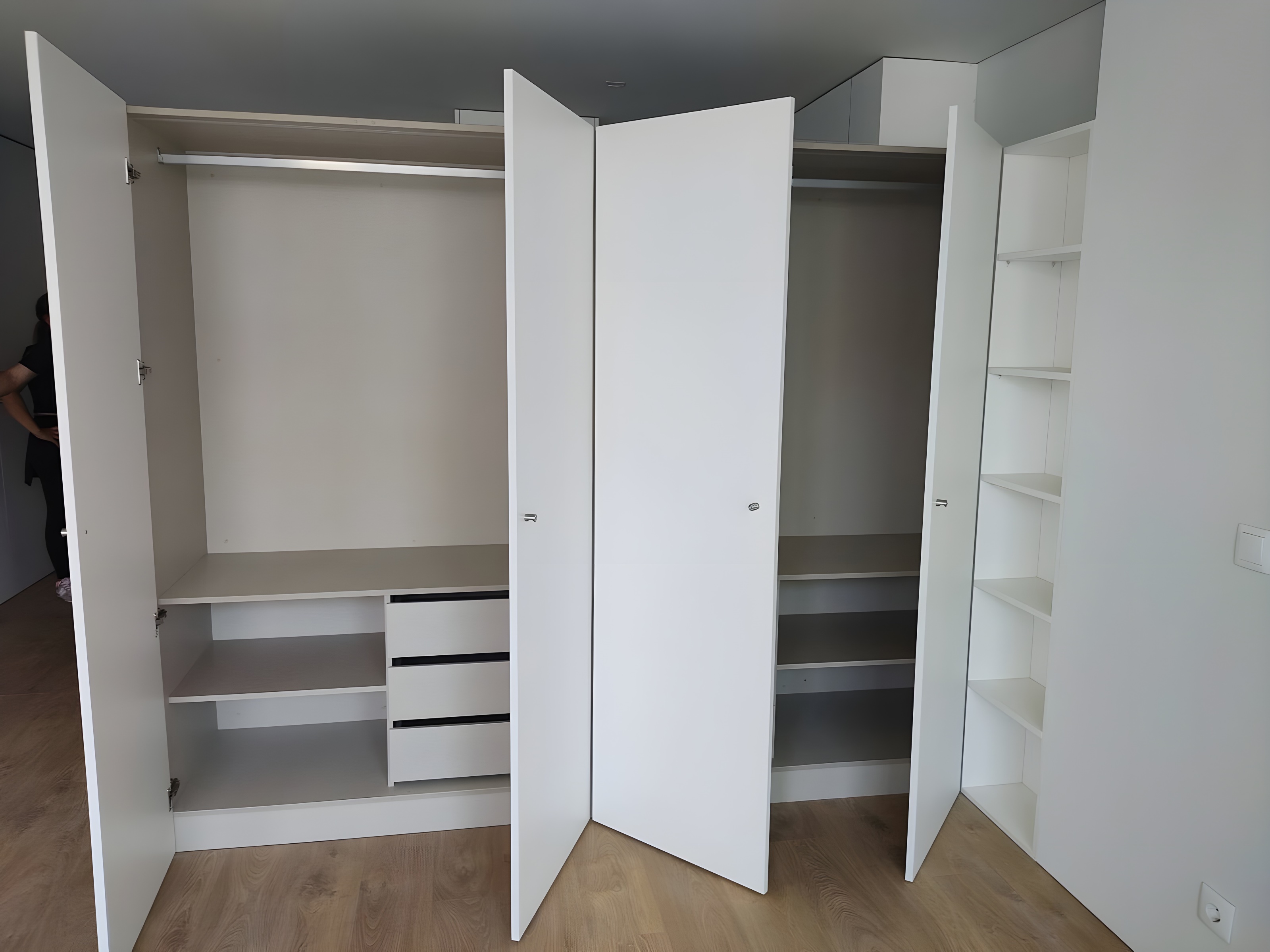 Apartamento T0 de luxo com varanda e garagem no edifício Evolution — miniatura 4