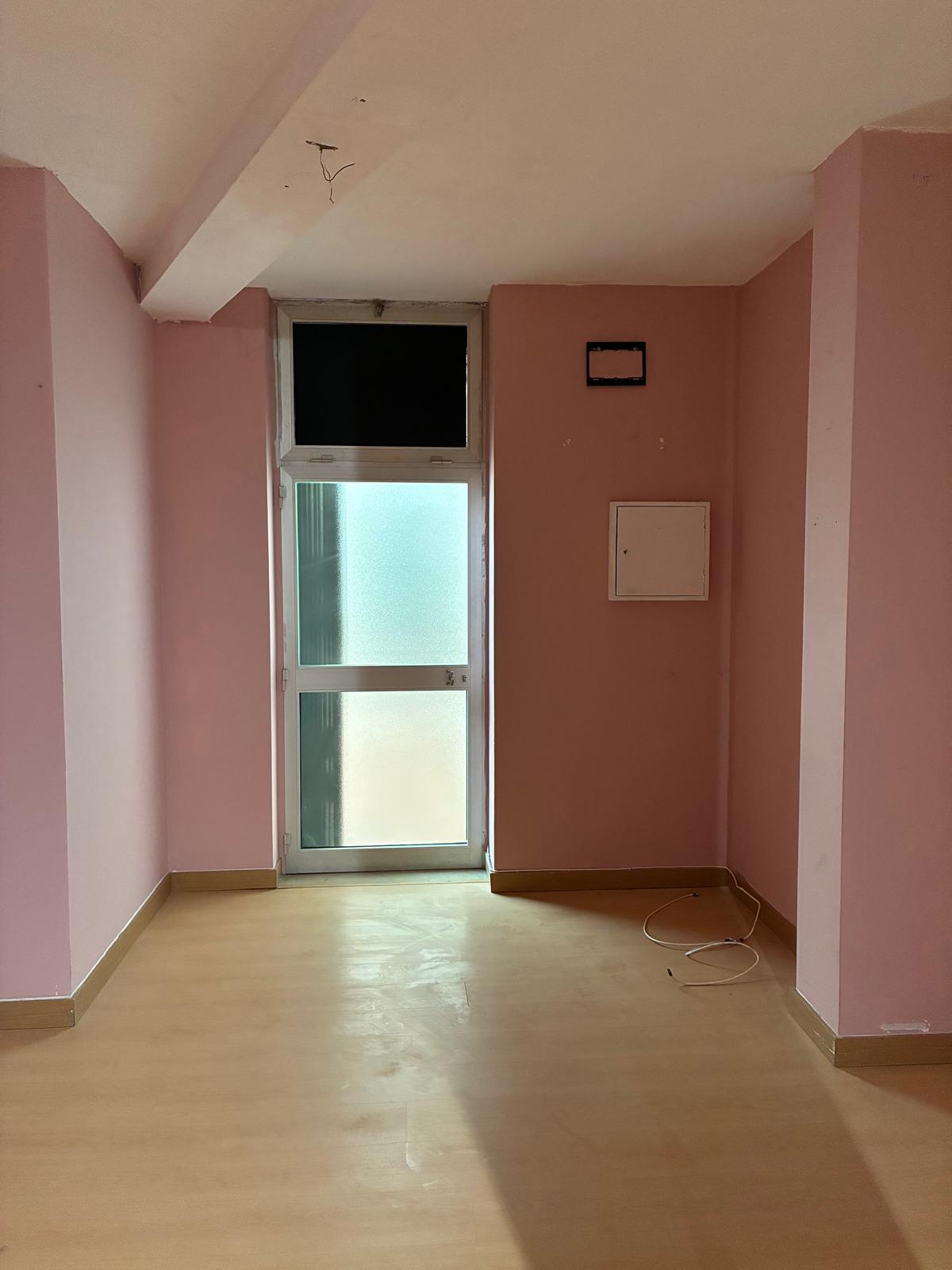 Loja renovada no centro comercial da Rua da Boavista — miniatura 3