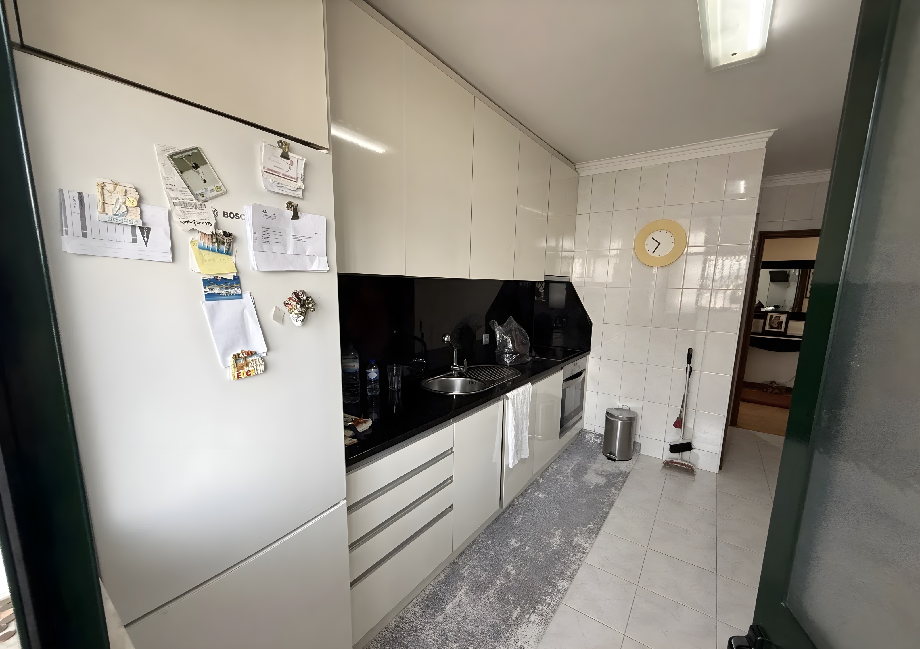 Apartamento T2 renovado na Madalena com garagem e arrumos — miniatura 11