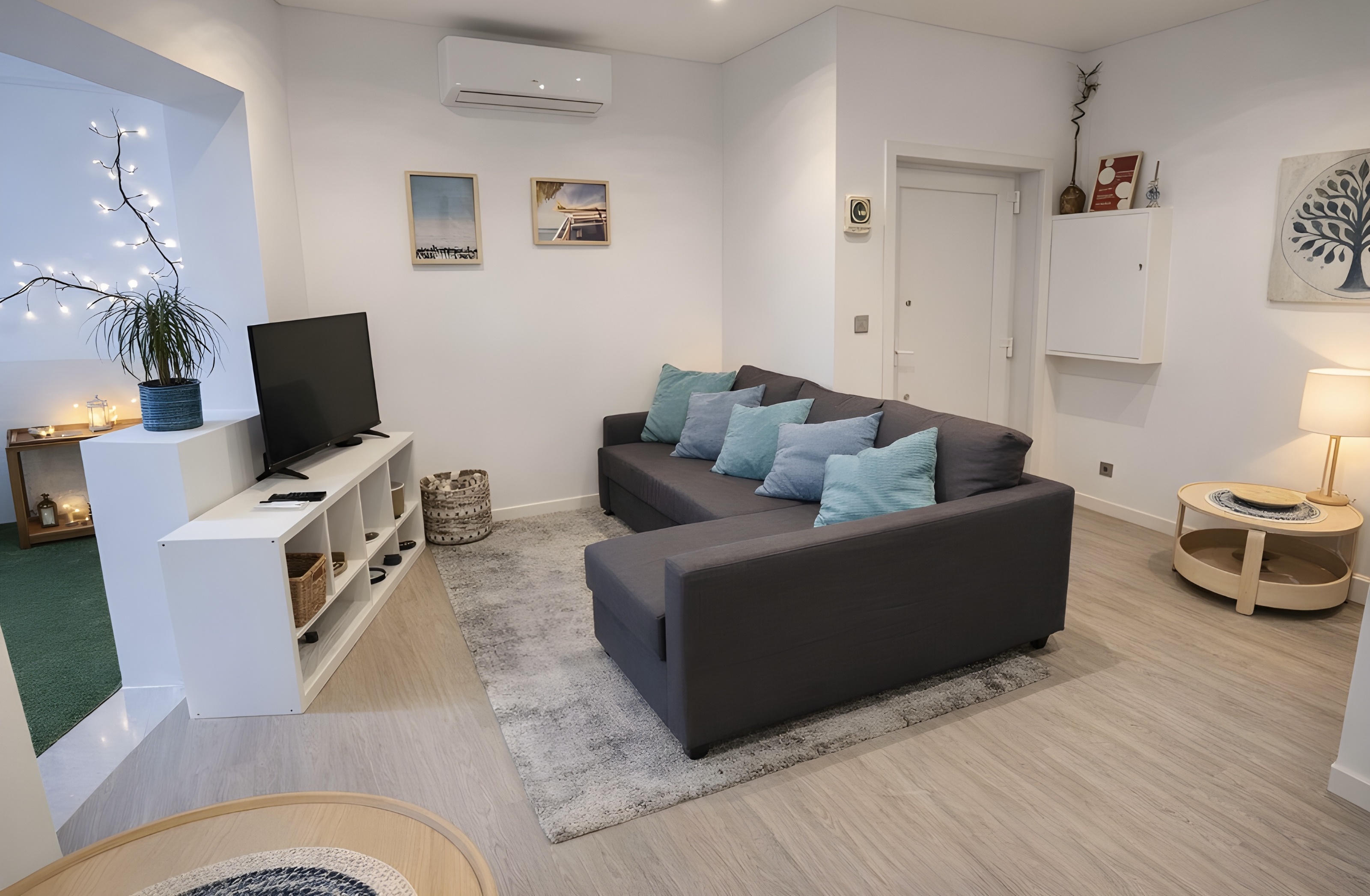 T2 remodelado e mobilado na primeira linha Mar em Angeiras — miniatura 3