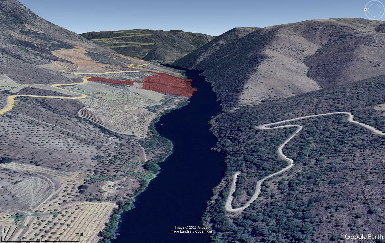 Quinta de 15 hectares com 800 metros de frente ao Rio no Douro — miniatura 12