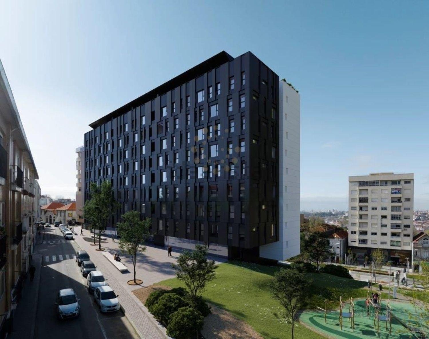 Loja com lugar de garagem para venda no centro de Gaia
