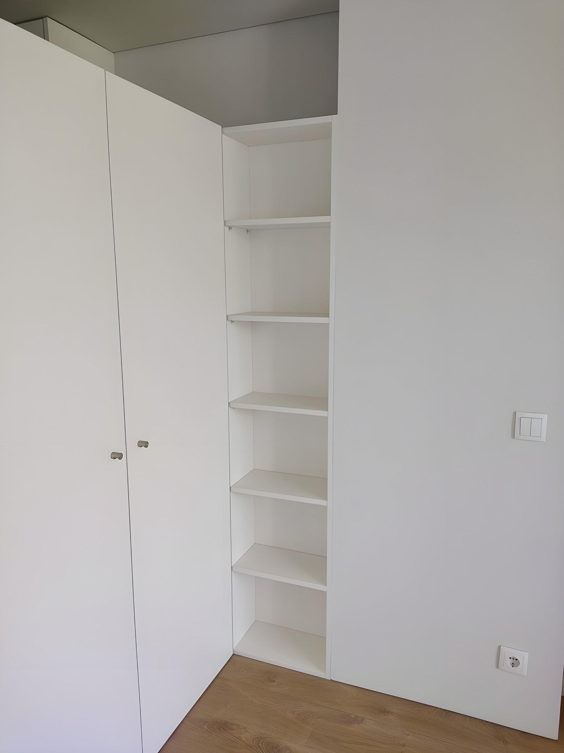 Apartamento T0 de luxo com varanda e garagem no edifício Evolution — miniatura 5