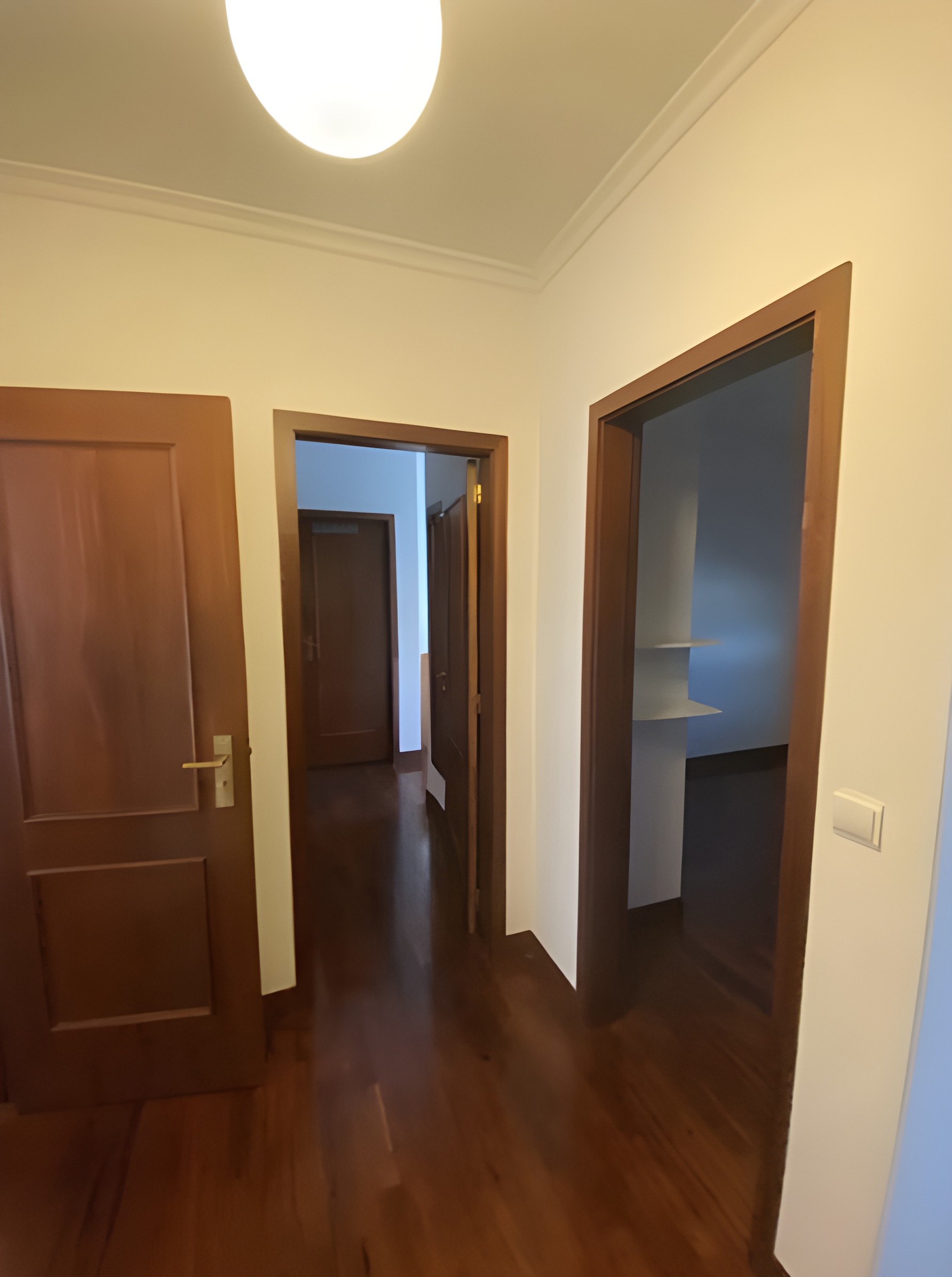 Apartamento T3 em condomínio privado junto ao metro de Carolina Michaelis — miniatura 9
