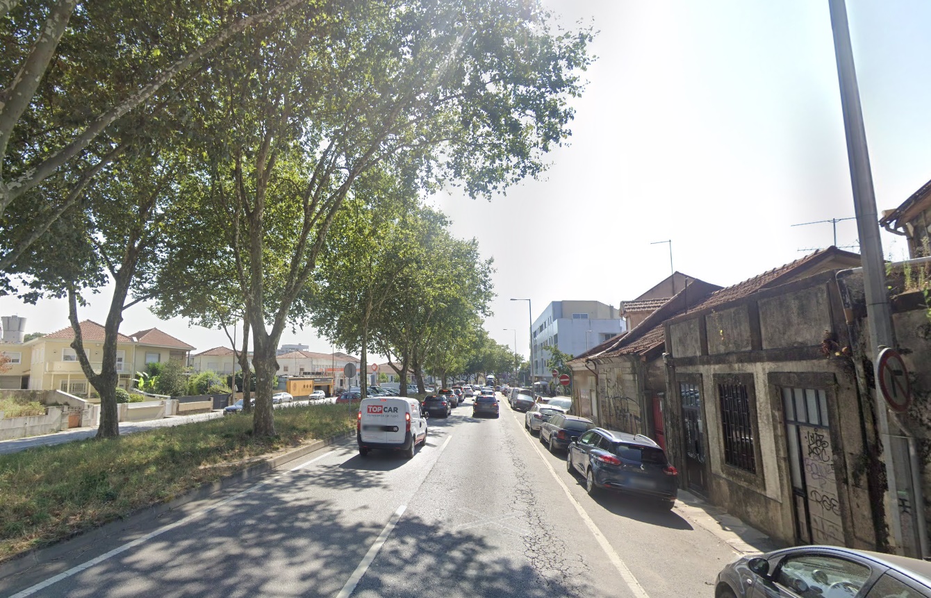 Terreno em localização estratégica junto ao Hospital de S. João — miniatura 4