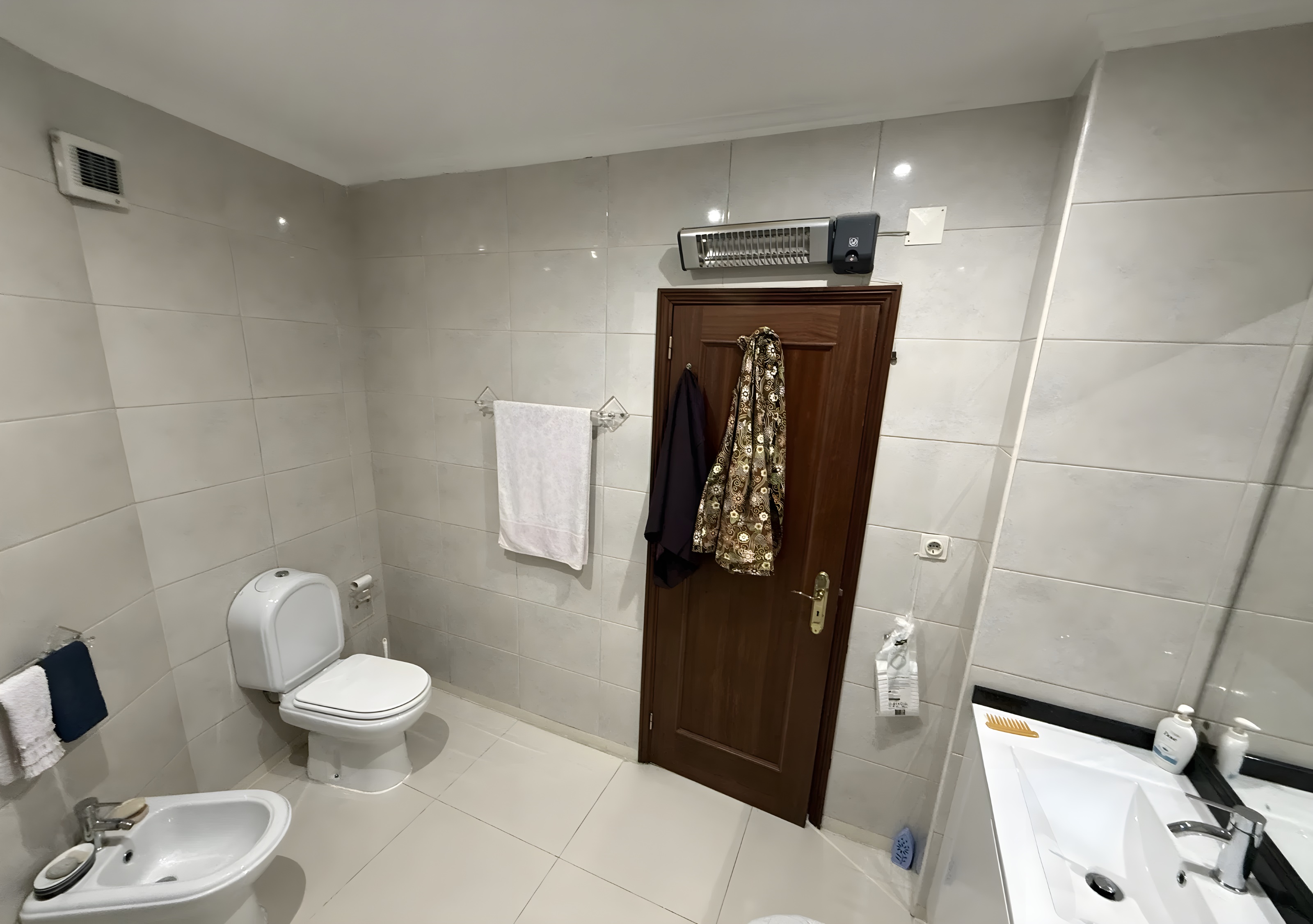Apartamento T2 renovado na Madalena com garagem e arrumos — miniatura 19