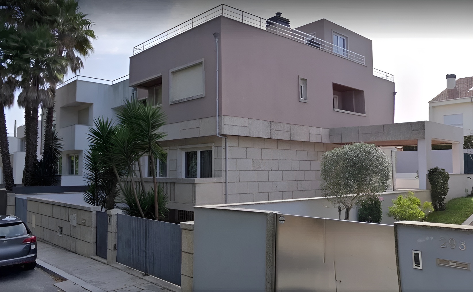 Moradia T4+1 em Matosinhos na urbanização dos Caulinos