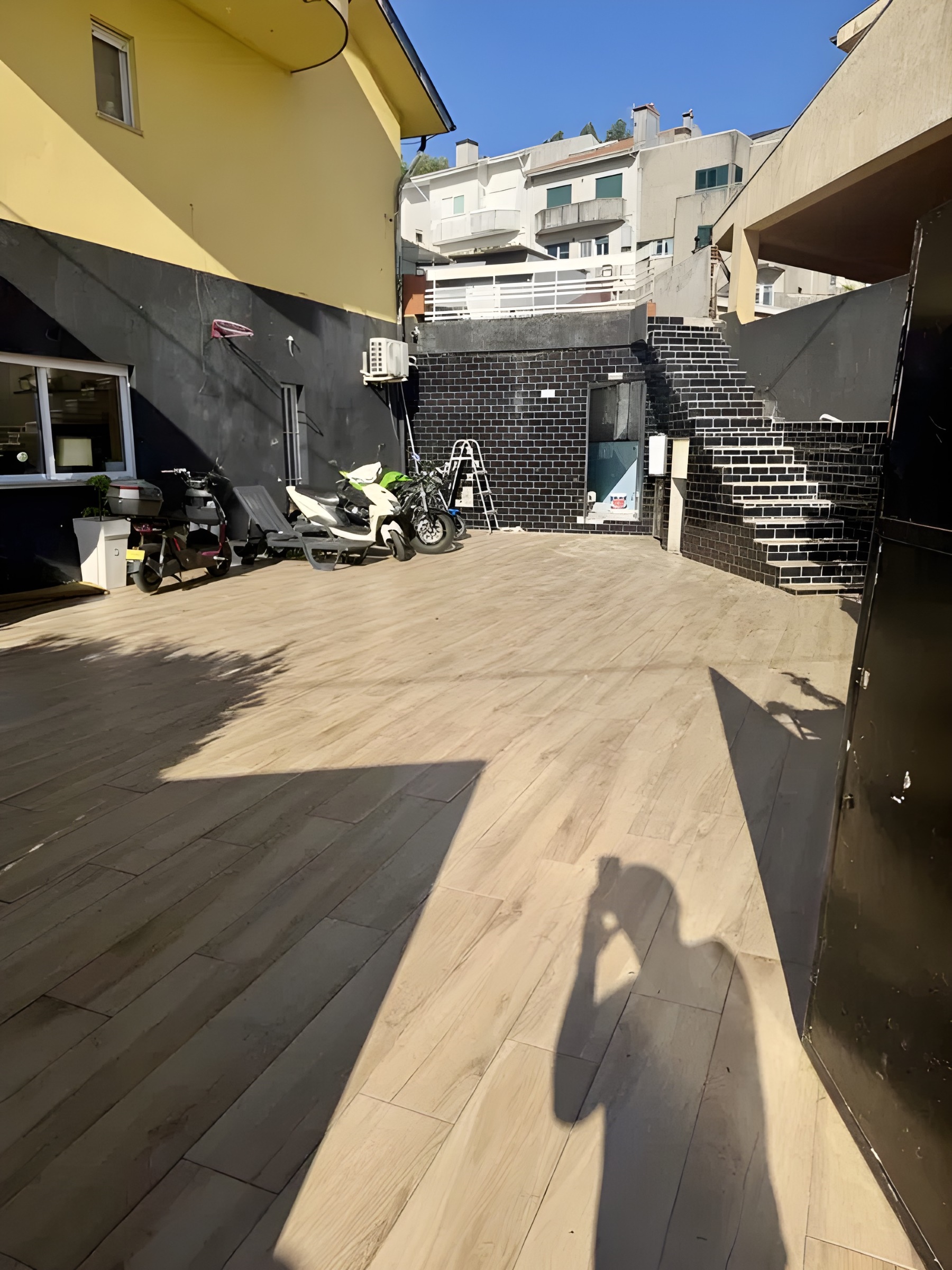 Moradia T5 com amplo espaço exterior e excelente localização em Grijó — miniatura 4