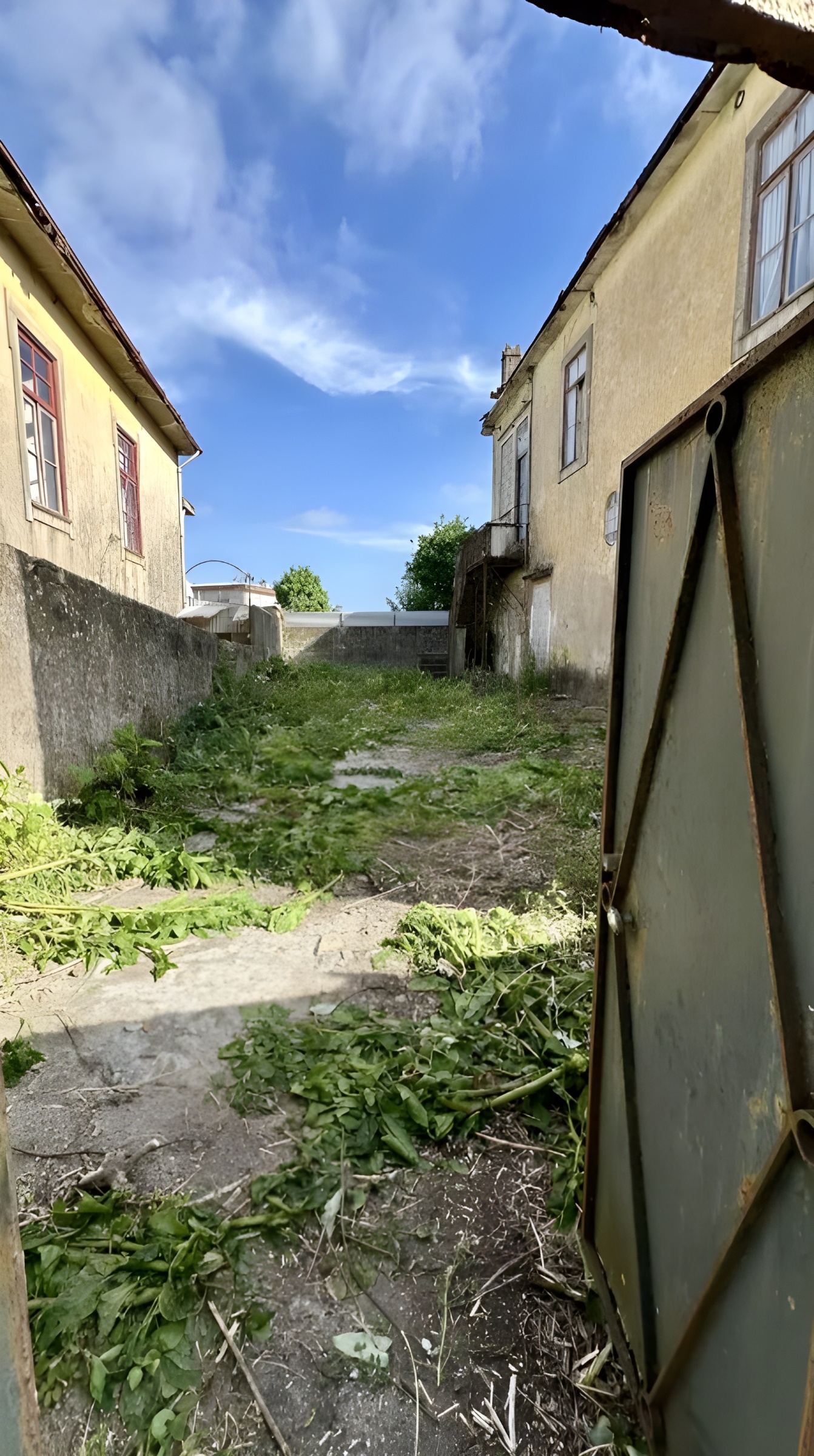 Moradia independente com terreno em zona central de São Mamede Infesta — miniatura 5