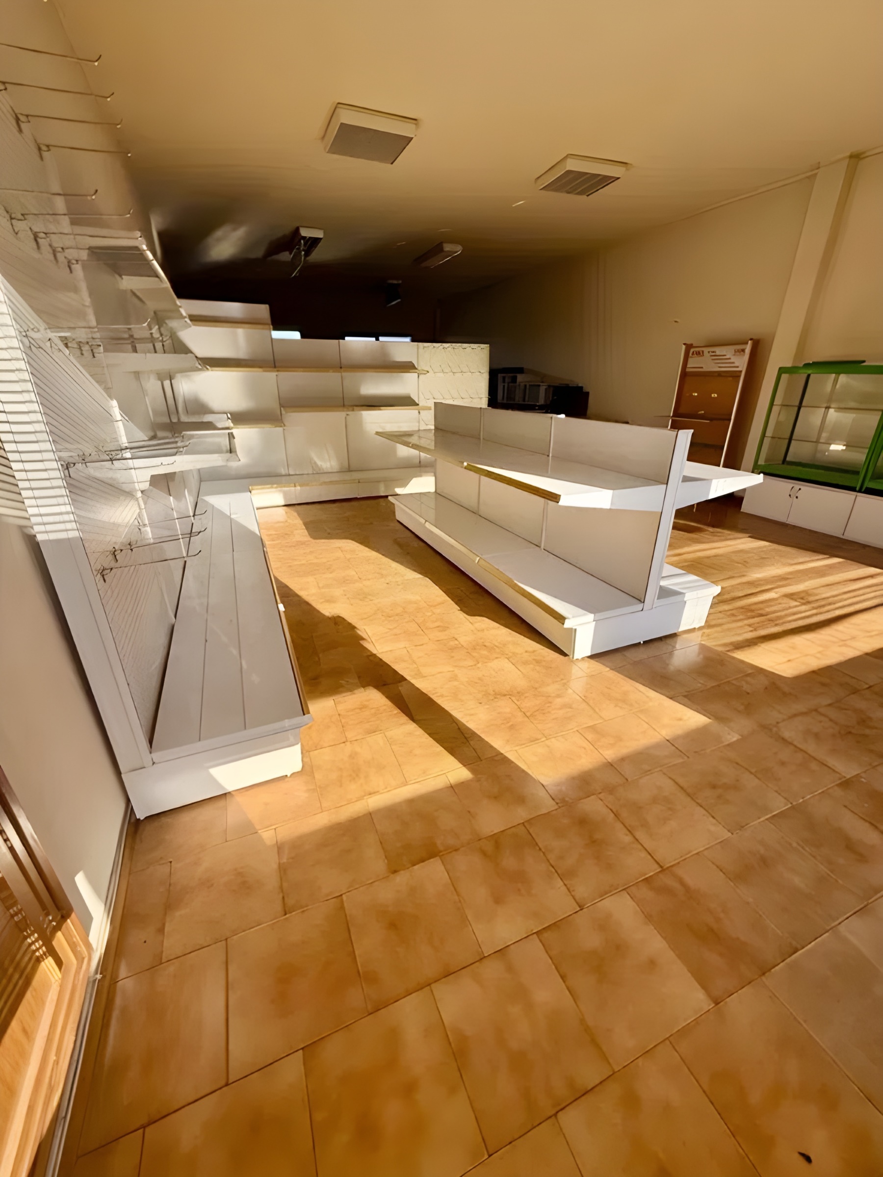 Estabelecimento comercial com 2 pisos e possibilidade de divisão — miniatura 3