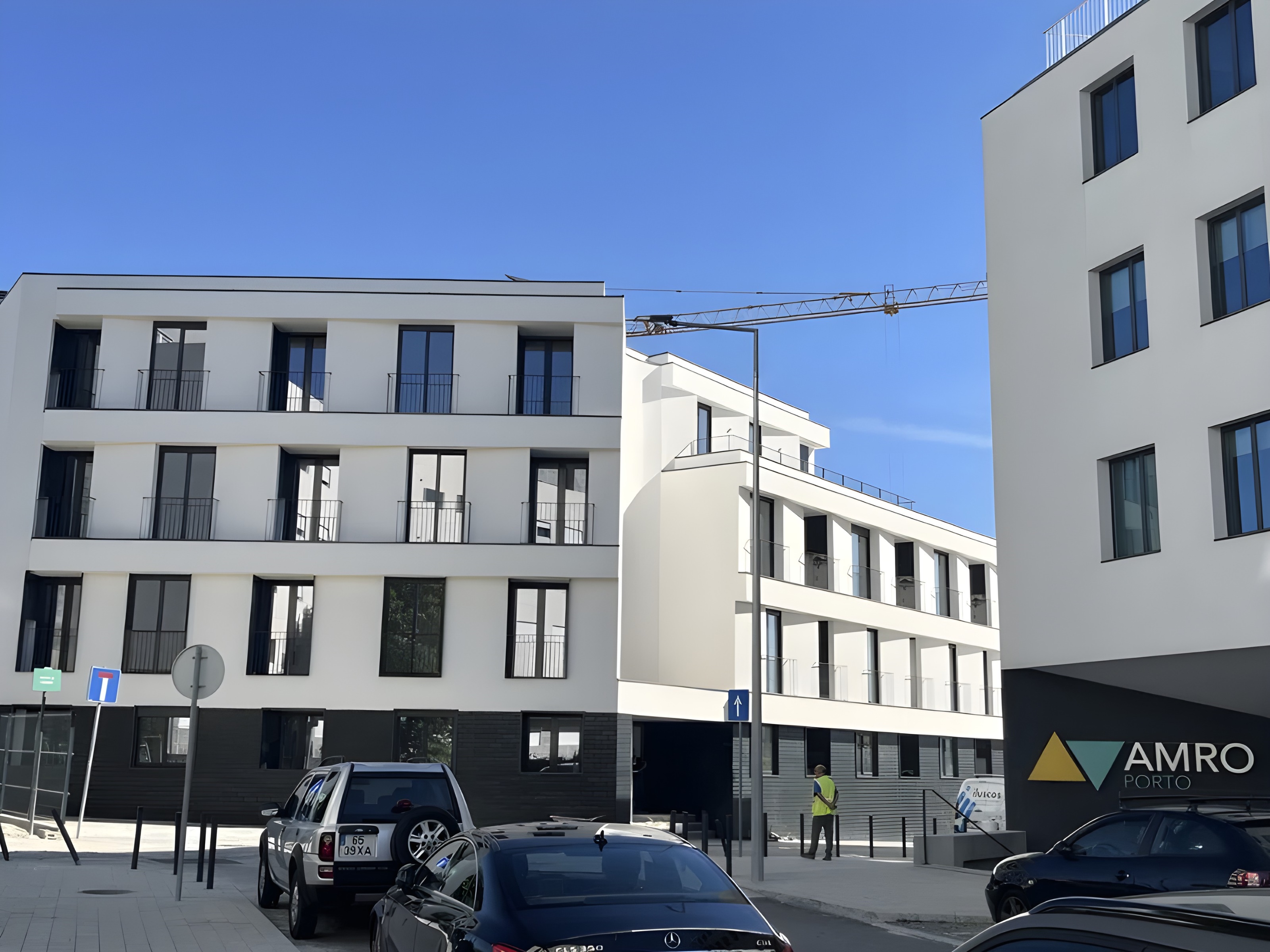 T0 novo com varanda e garagem junto ao Polo Universitário