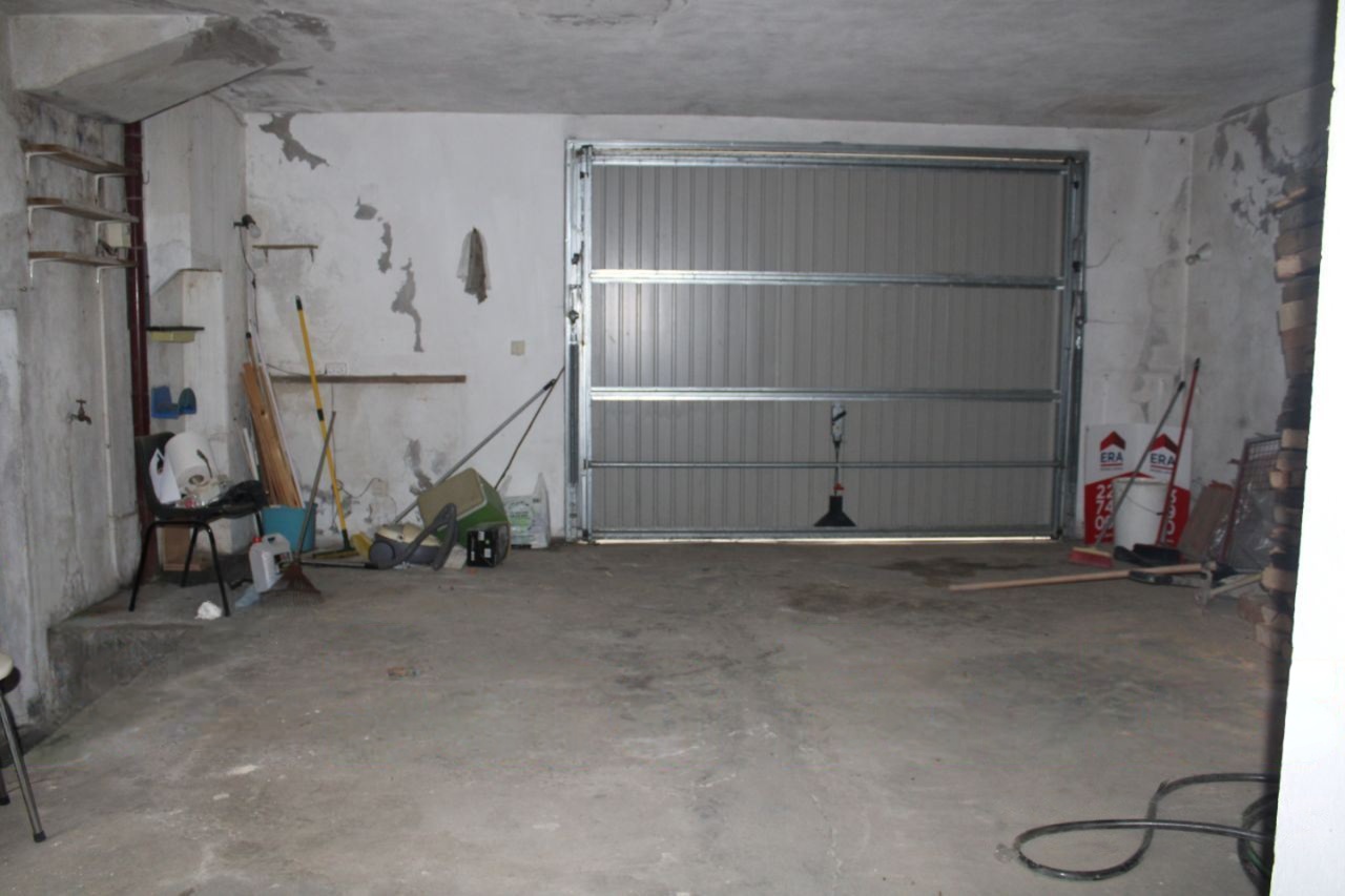 Moradia T6 com garagem e jardim para recuperar em Mafamude — miniatura 7