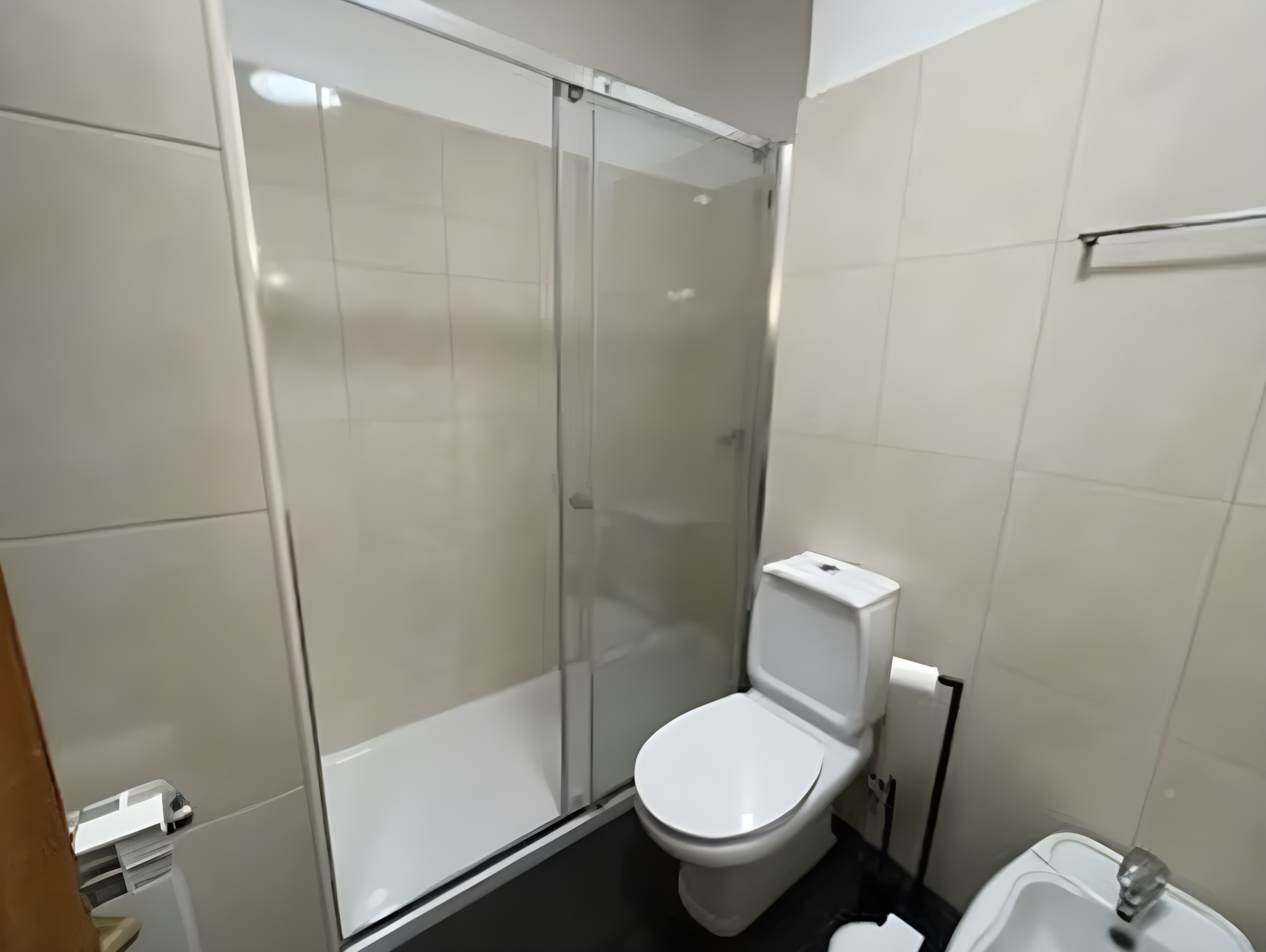 Apartamento T3 em condomínio privado junto ao metro de Carolina Michaelis — miniatura 17