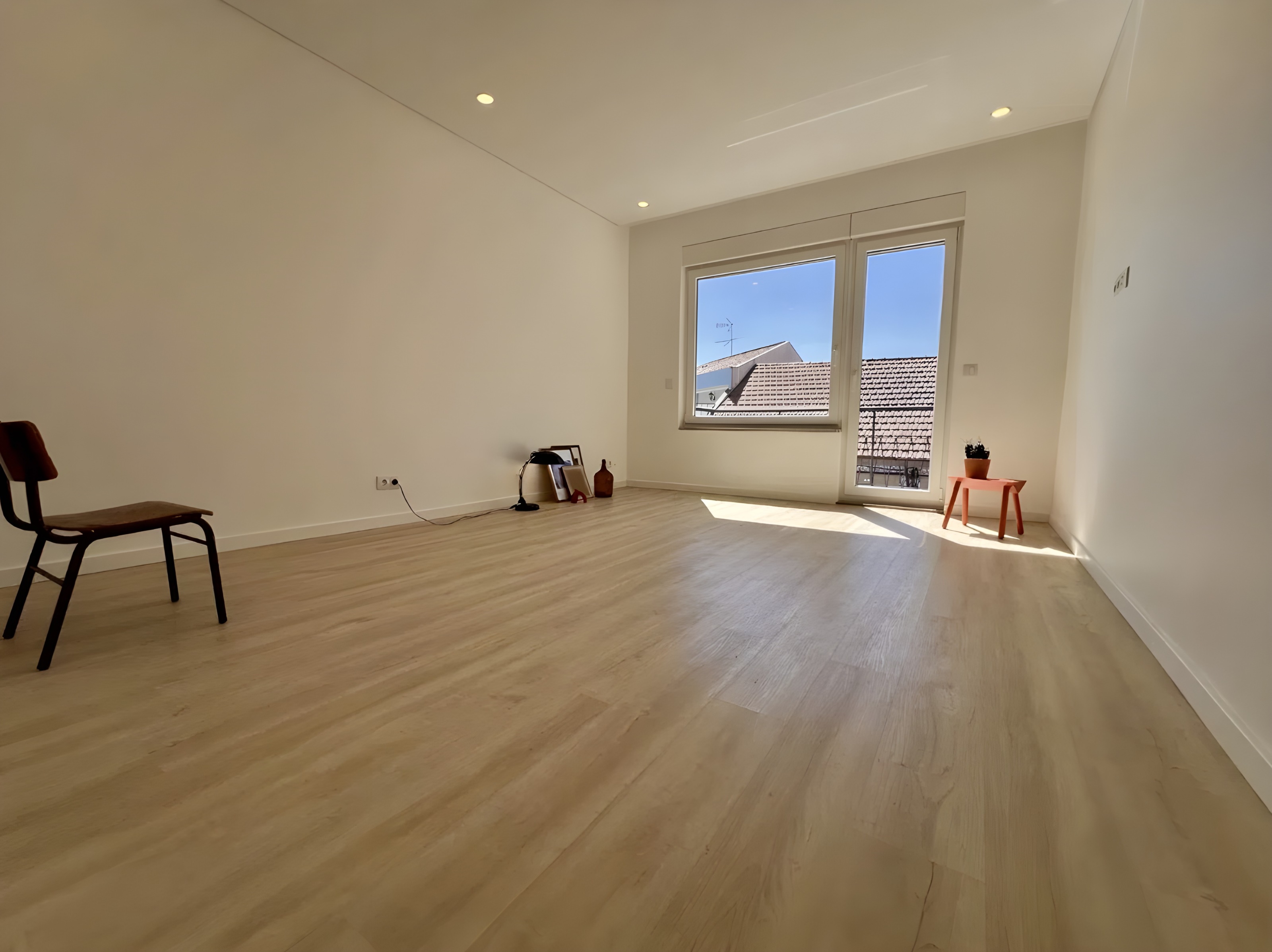 T2 duplex independente com terraço e varanda na zona da Corujeira