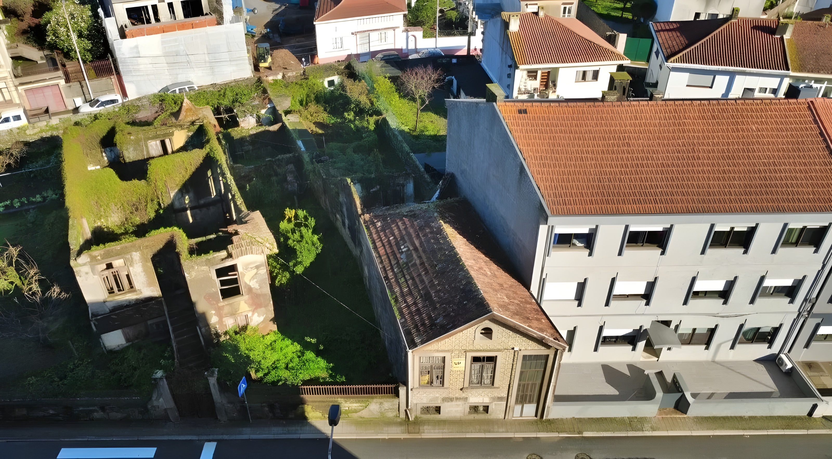 Terreno de 253 m² em zona ARU próximo ao Hospital de São João — miniatura 2
