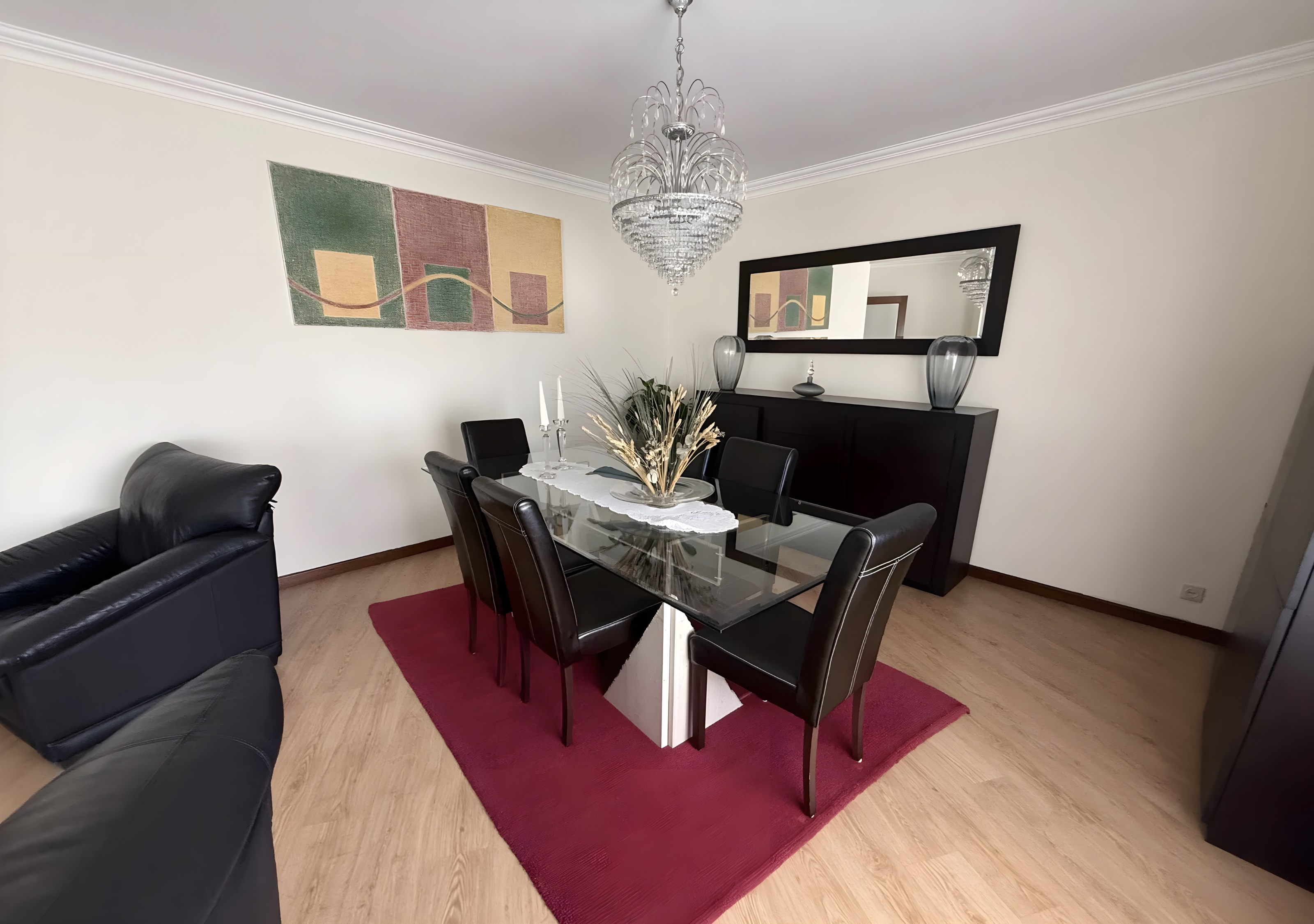 Apartamento T2 renovado na Madalena com garagem e arrumos — miniatura 3