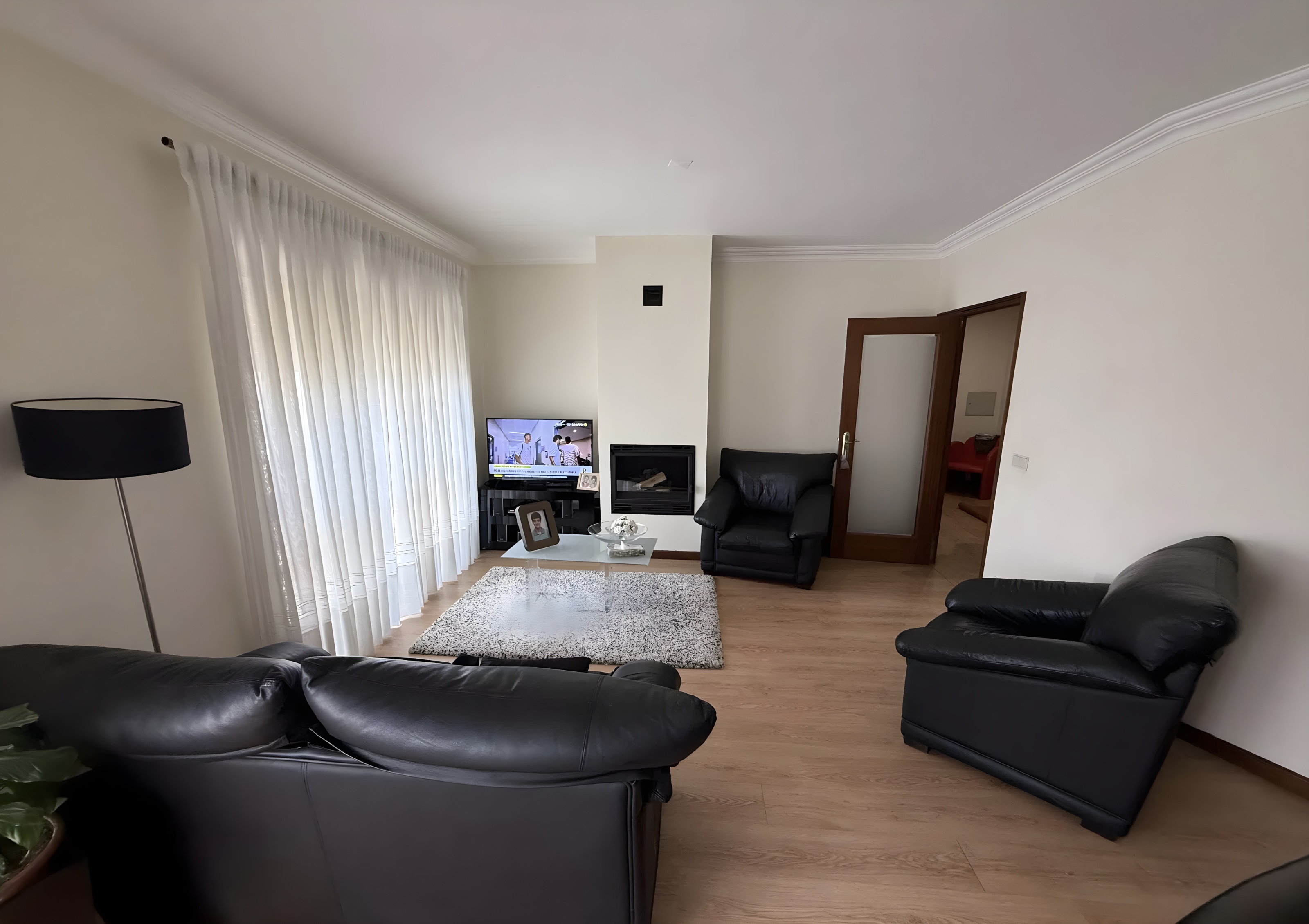 Apartamento T2 renovado na Madalena com garagem e arrumos — miniatura 6