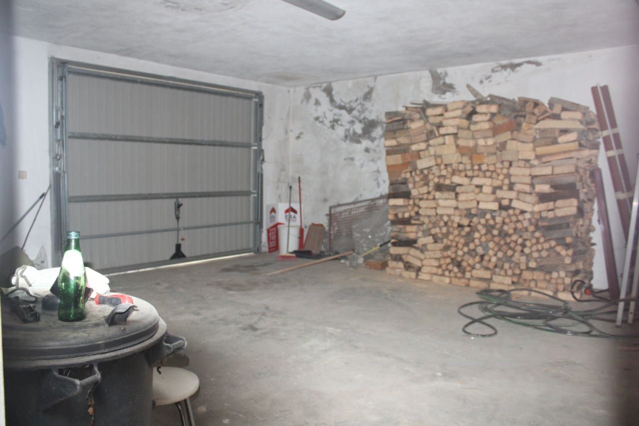 Moradia T6 com garagem e jardim para recuperar em Mafamude — miniatura 8