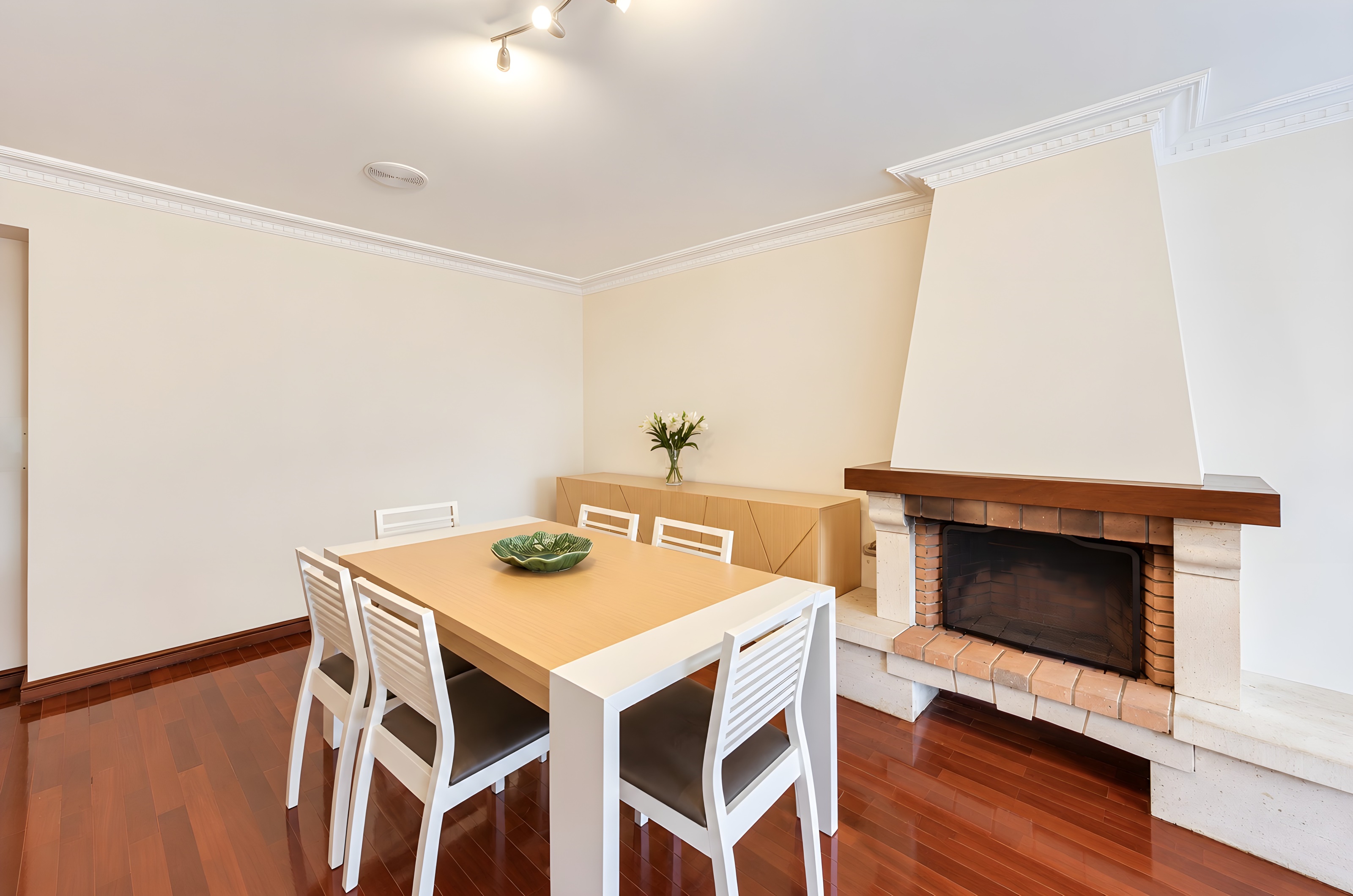 Apartamento T2+1 com suite e varanda no centro de Gaia — miniatura 5