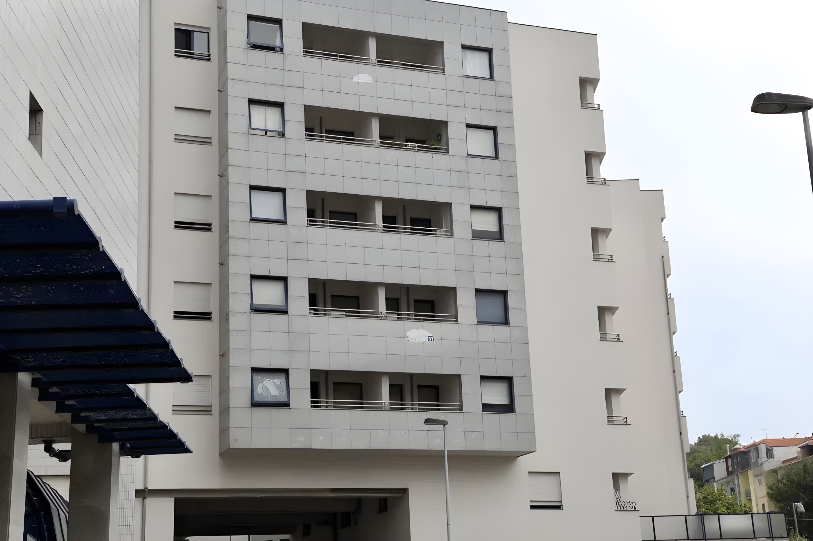 Apartamento T1 mobilado na Praça da Galiza