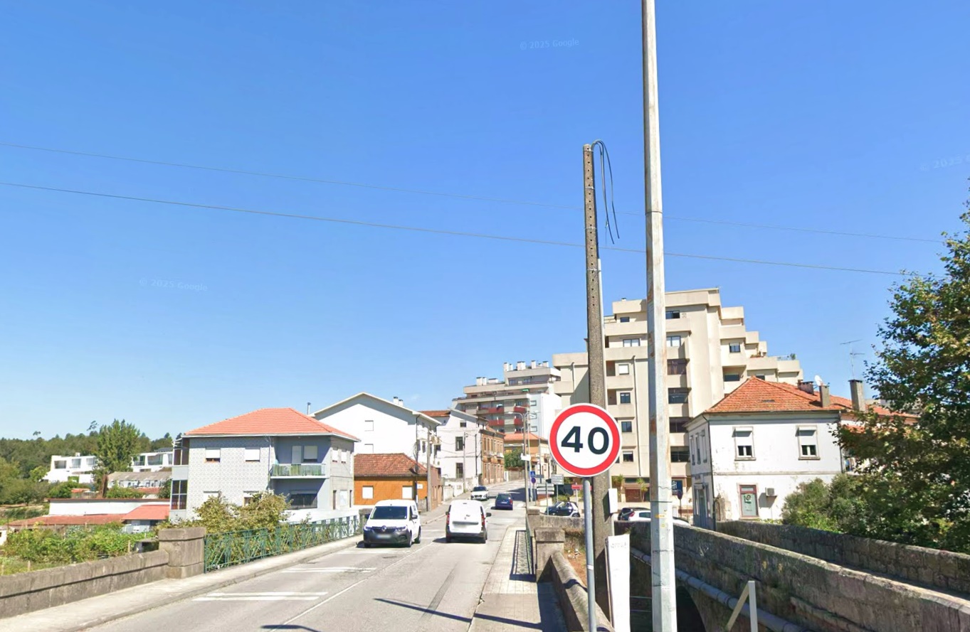 Terreno com potencial de construção junto ao Hospital de S. João — miniatura 4