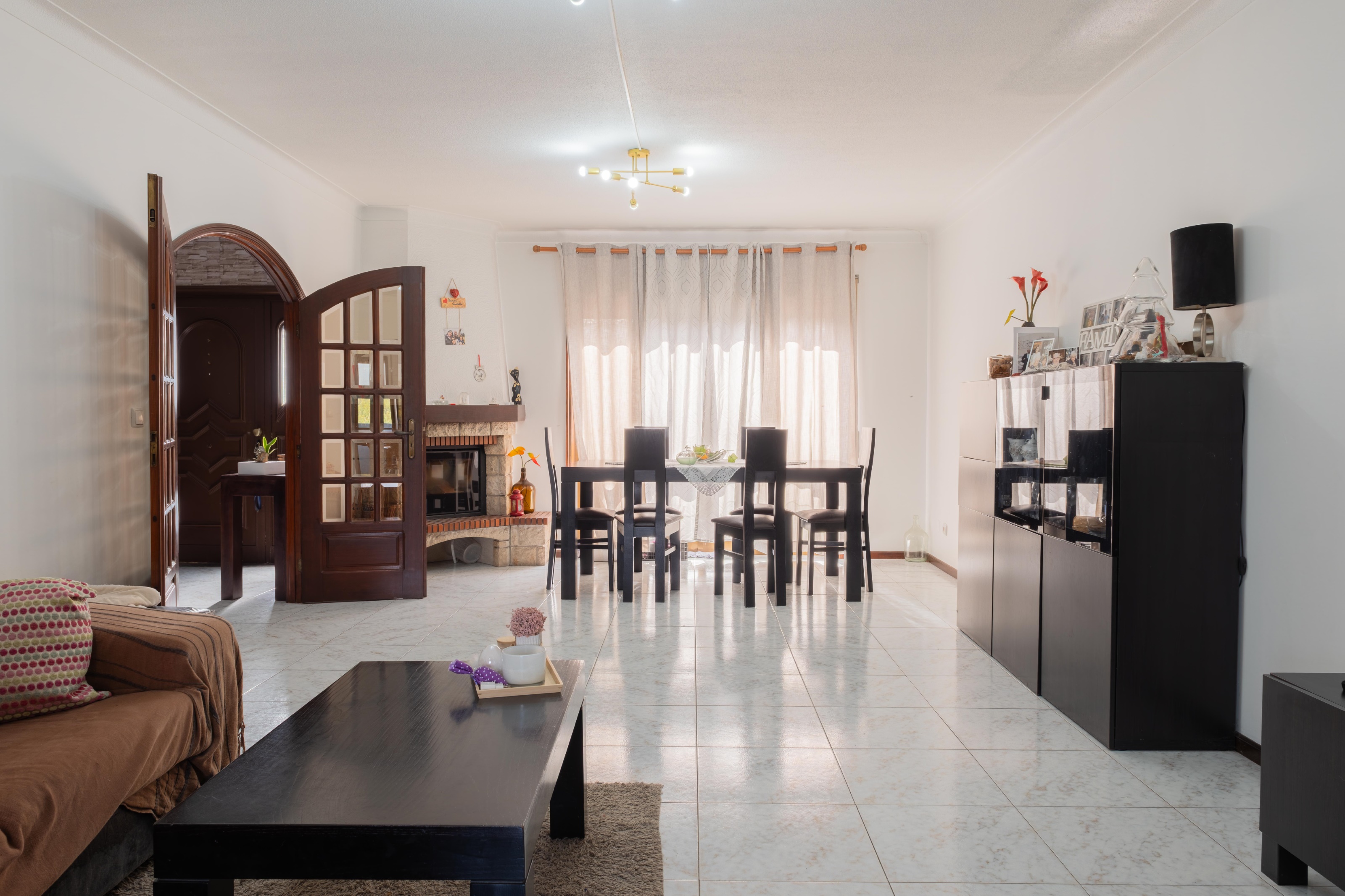 Moradia T3 com 3 pisos, jardim, terraço e churrasqueira em Campo