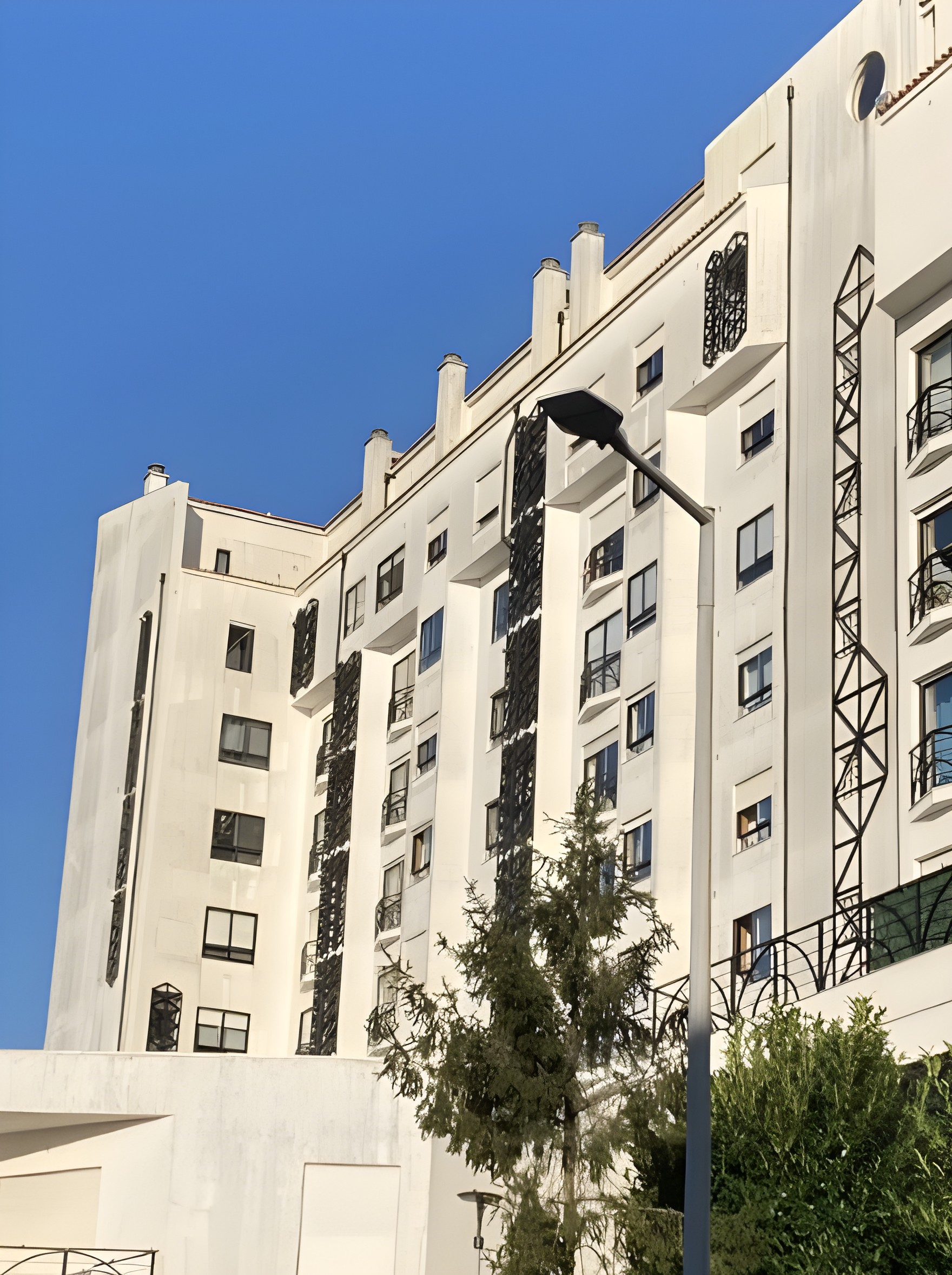 Apartamento T3 em condomínio privado junto ao metro de Carolina Michaelis — miniatura 24