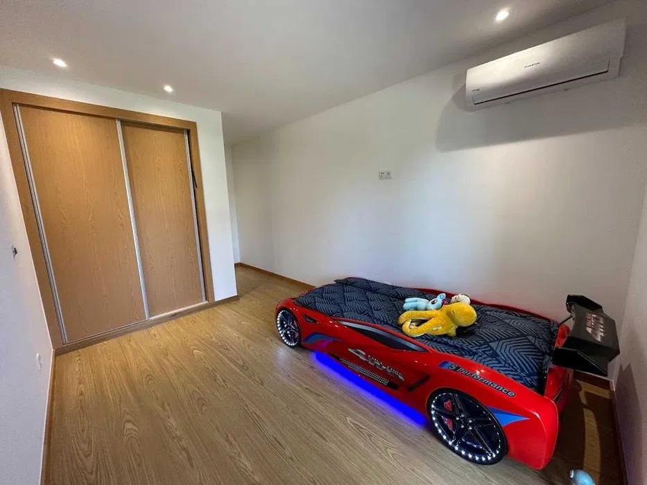 Apartamento T4 de luxo mobilado e equipado com piscina aquecida — miniatura 5