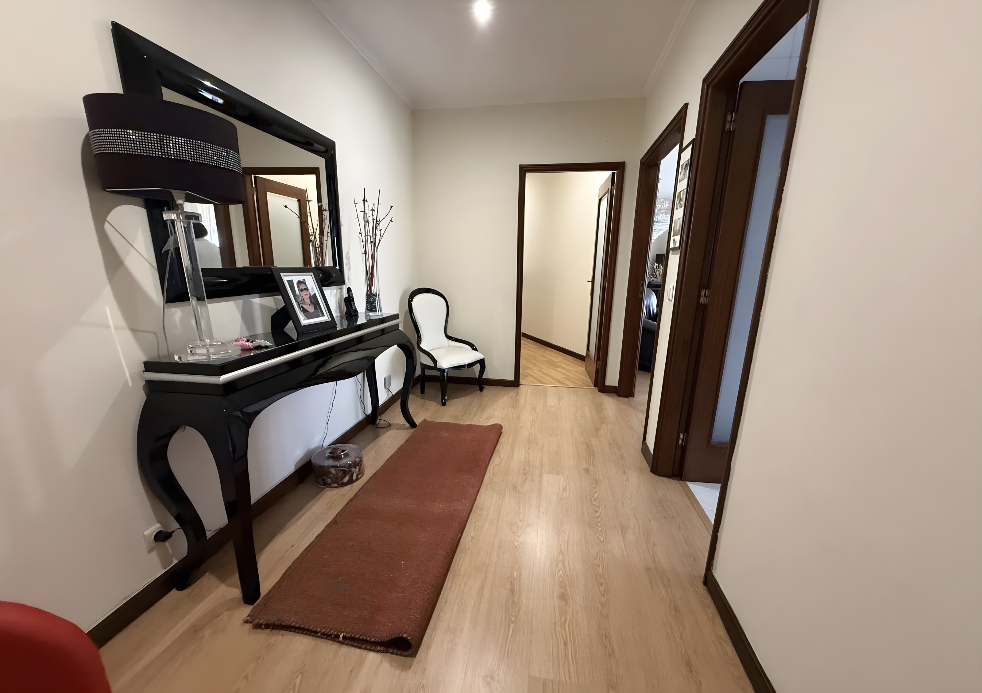 Apartamento T2 renovado na Madalena com garagem e arrumos — miniatura 9