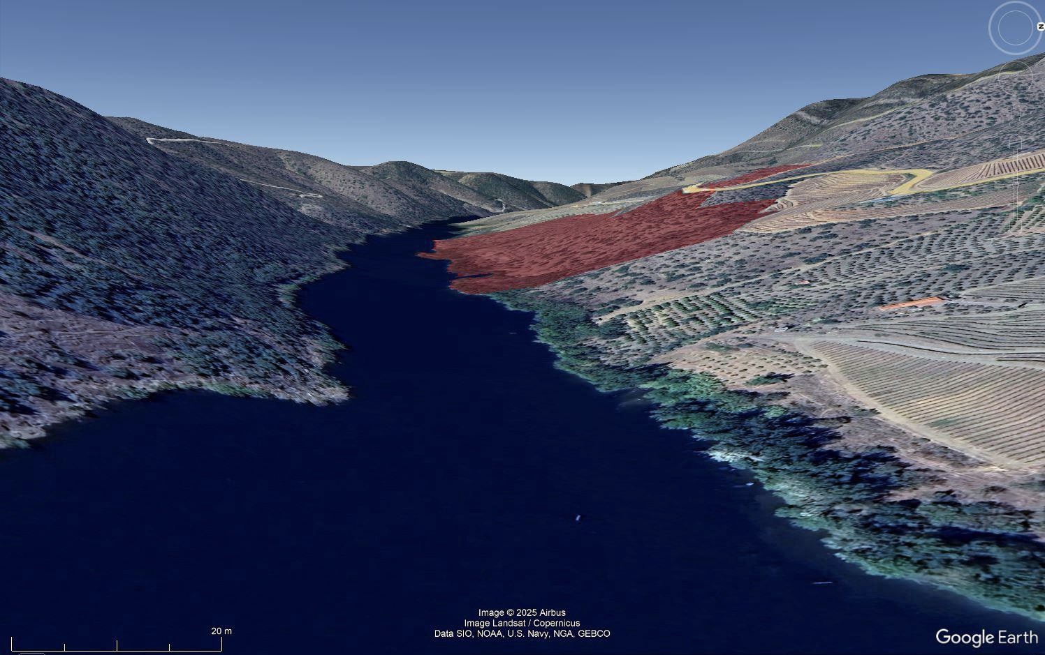 Quinta de 15 hectares com 800 metros de frente ao Rio no Douro — miniatura 11