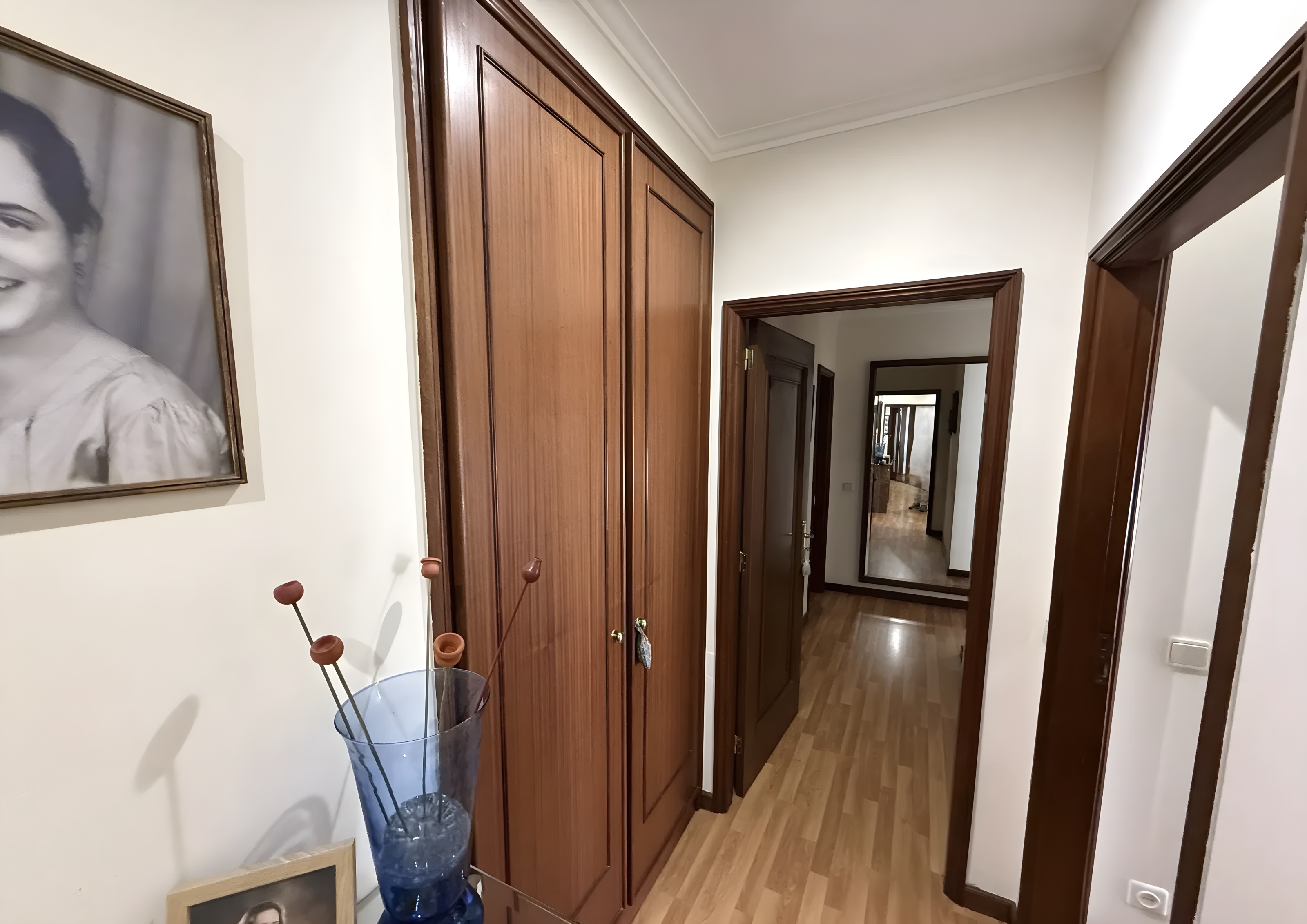 Apartamento T2 renovado na Madalena com garagem e arrumos — miniatura 16