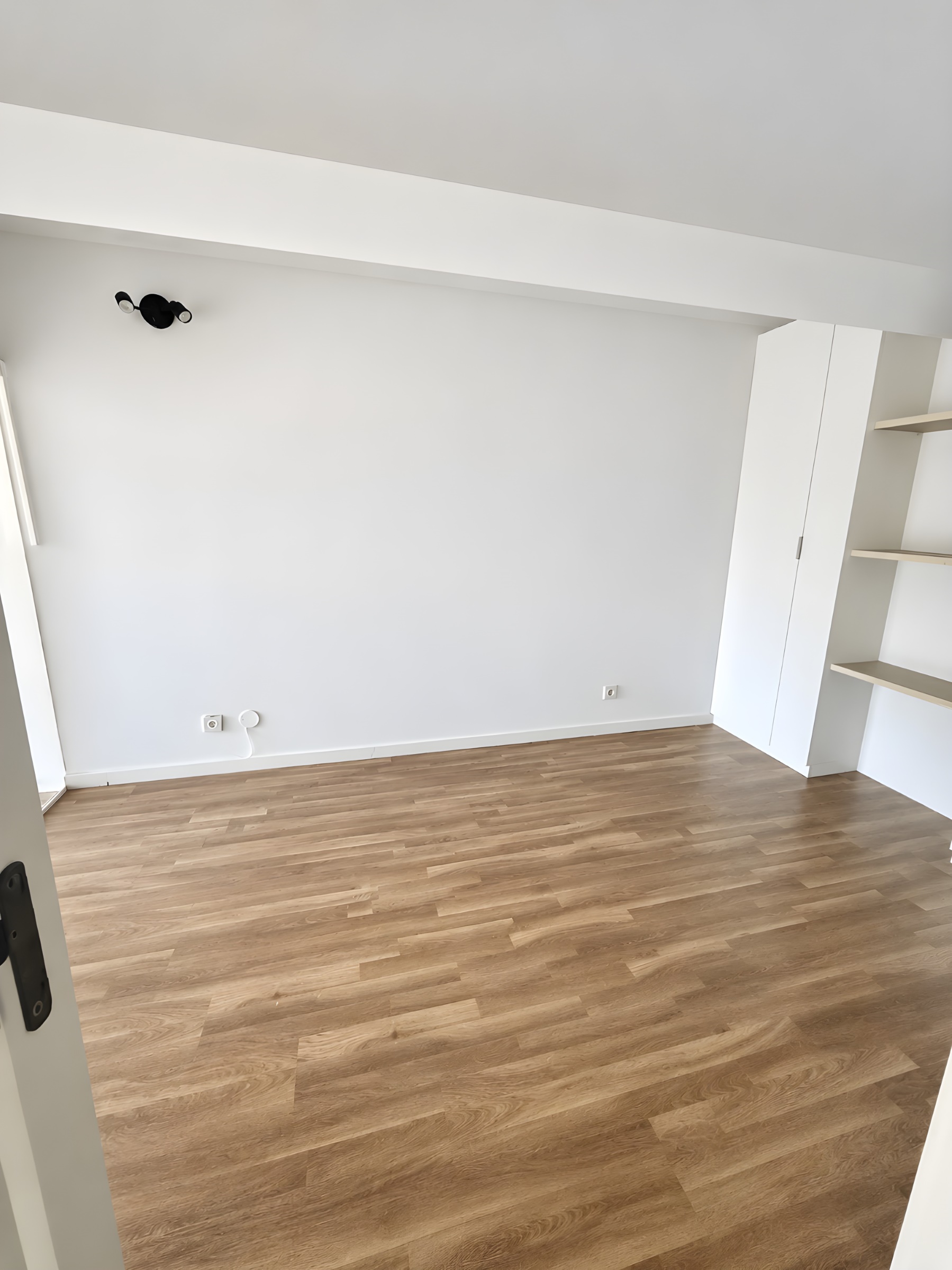 Escritório remodelado para arrendamento no centro da Maia — miniatura 3