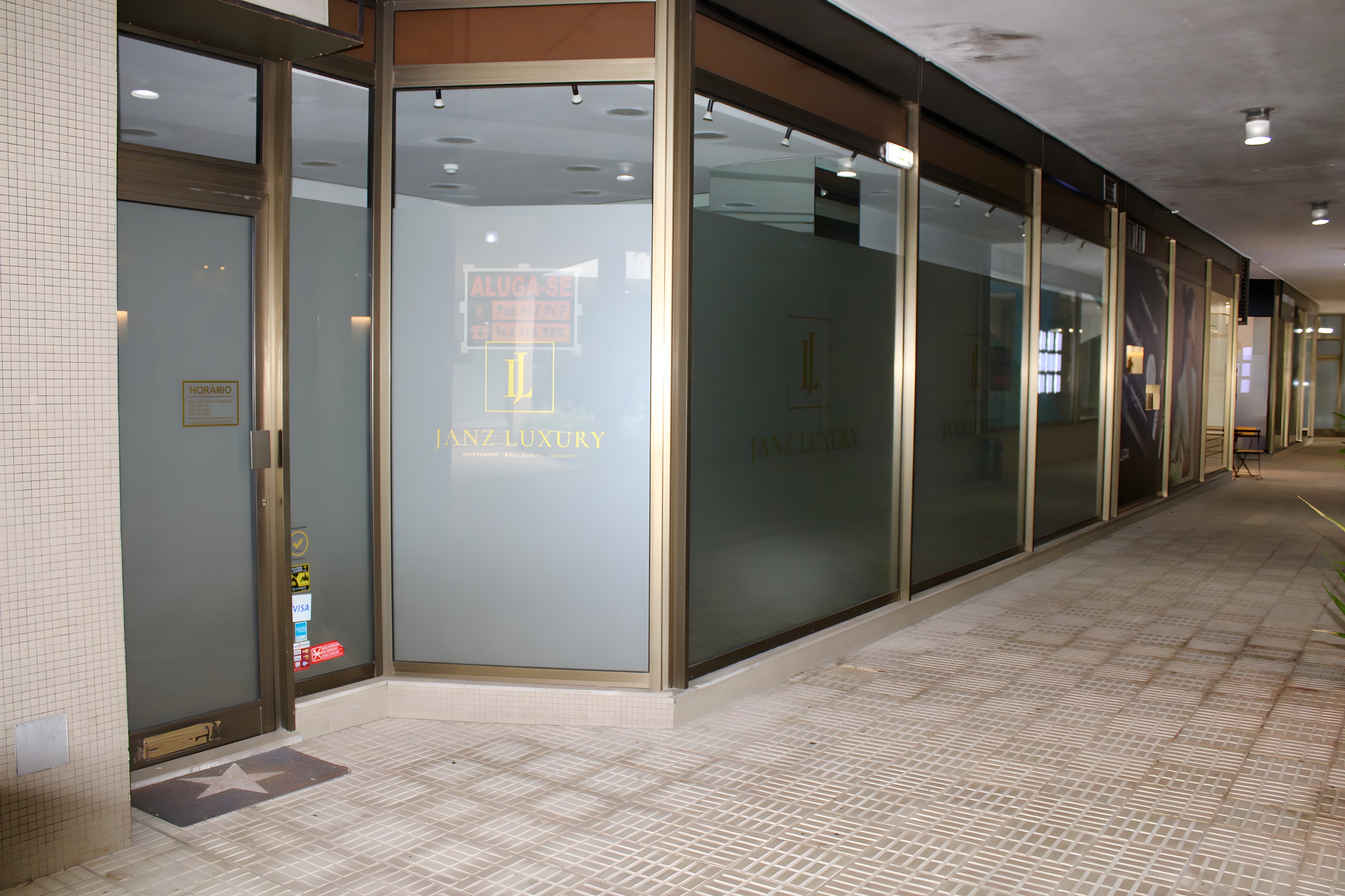 Loja com 60 m² na prestigiada zona da Boavista — miniatura 4