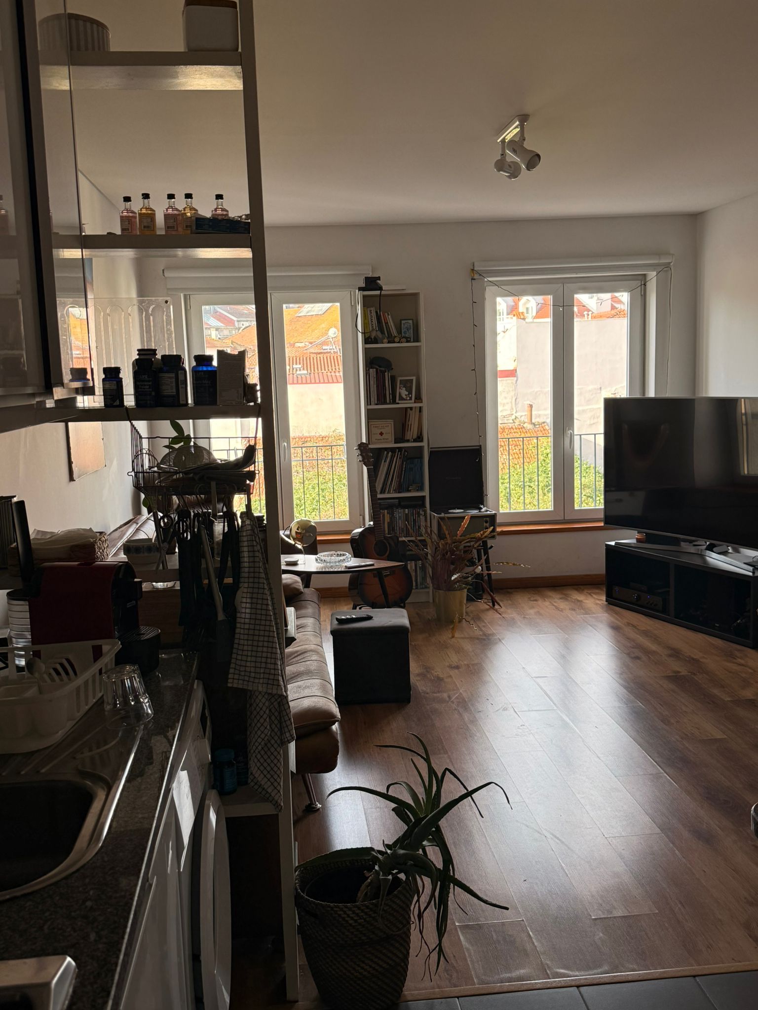 Apartamento T0 no centro do Porto com lugar de garagem — miniatura 2